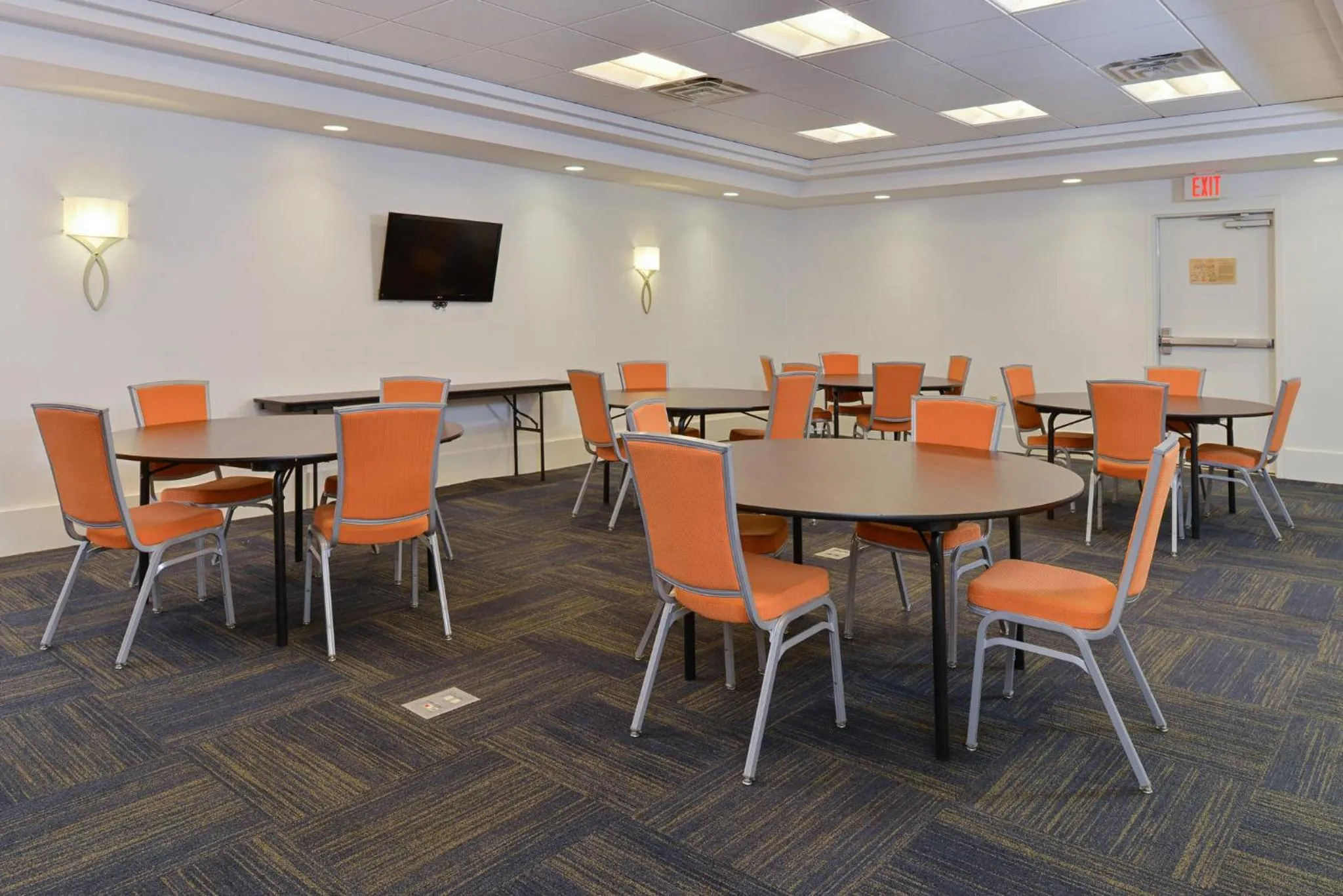 Meeting/conference room in Holiday Inn Express Hotel & Suites Terre Haute by IHG