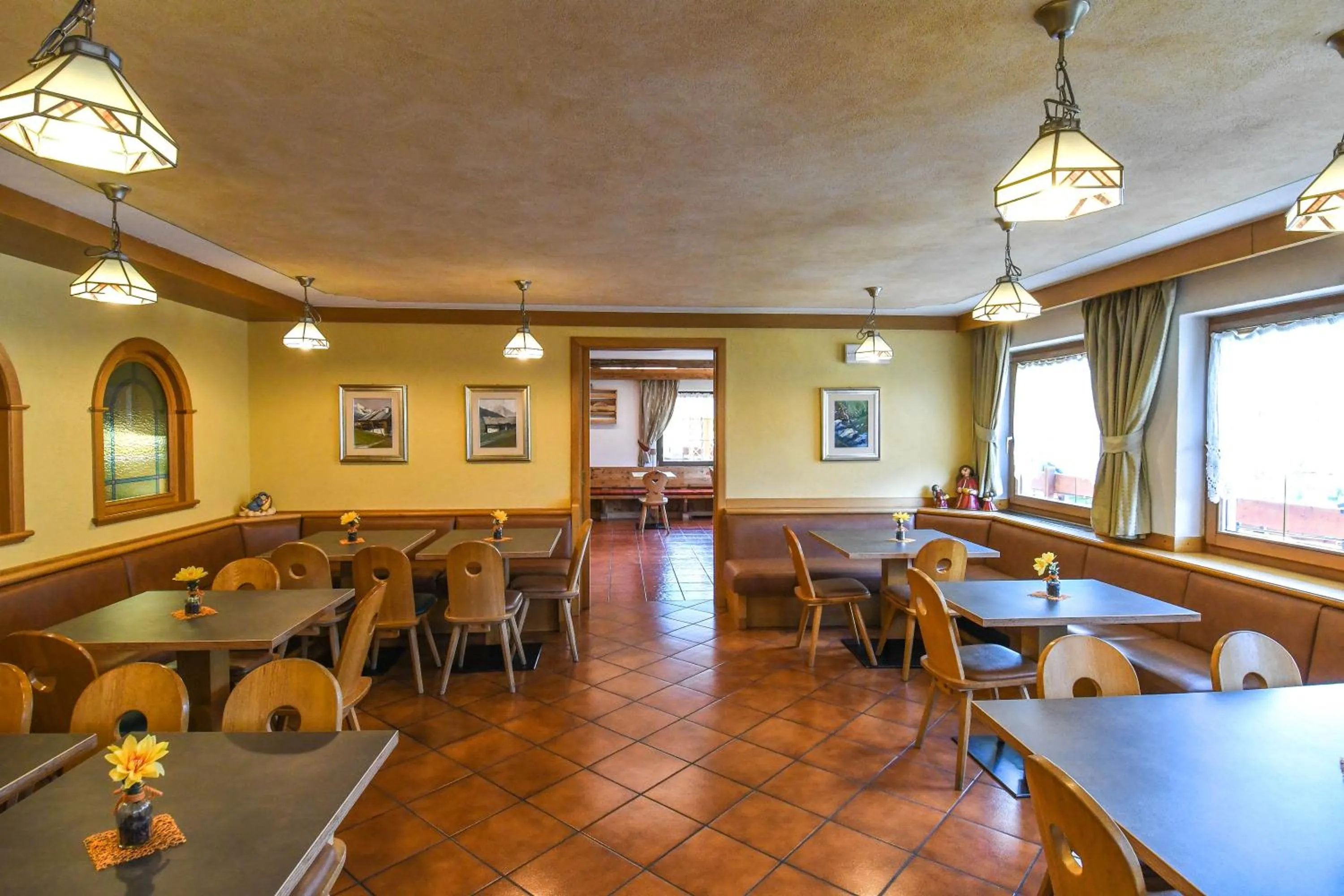 Restaurant/places to eat in Hotel El Laresh