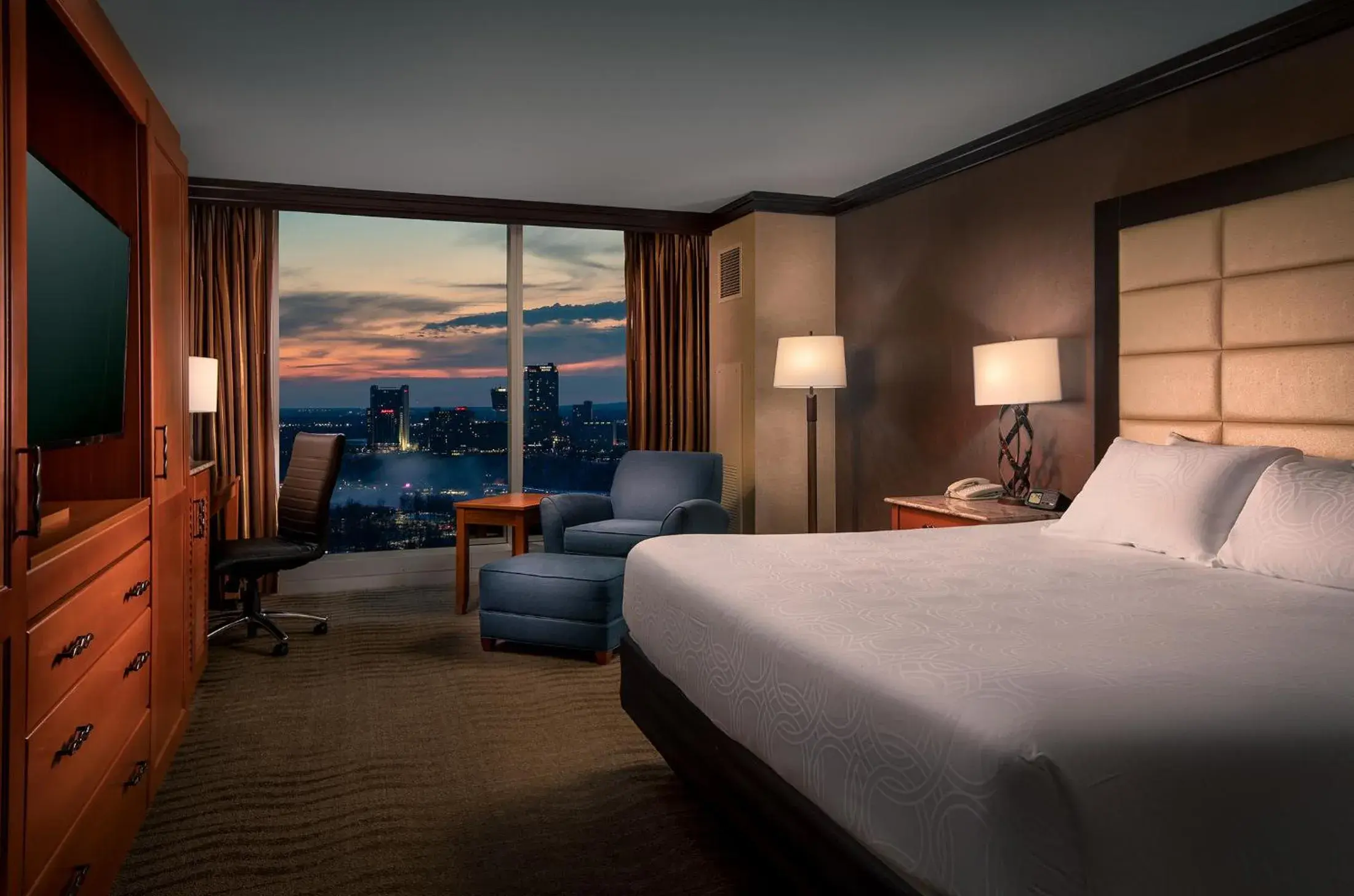 Bed in Seneca Niagara Resort & Casino Bed in Seneca Niagara Resort & Casino