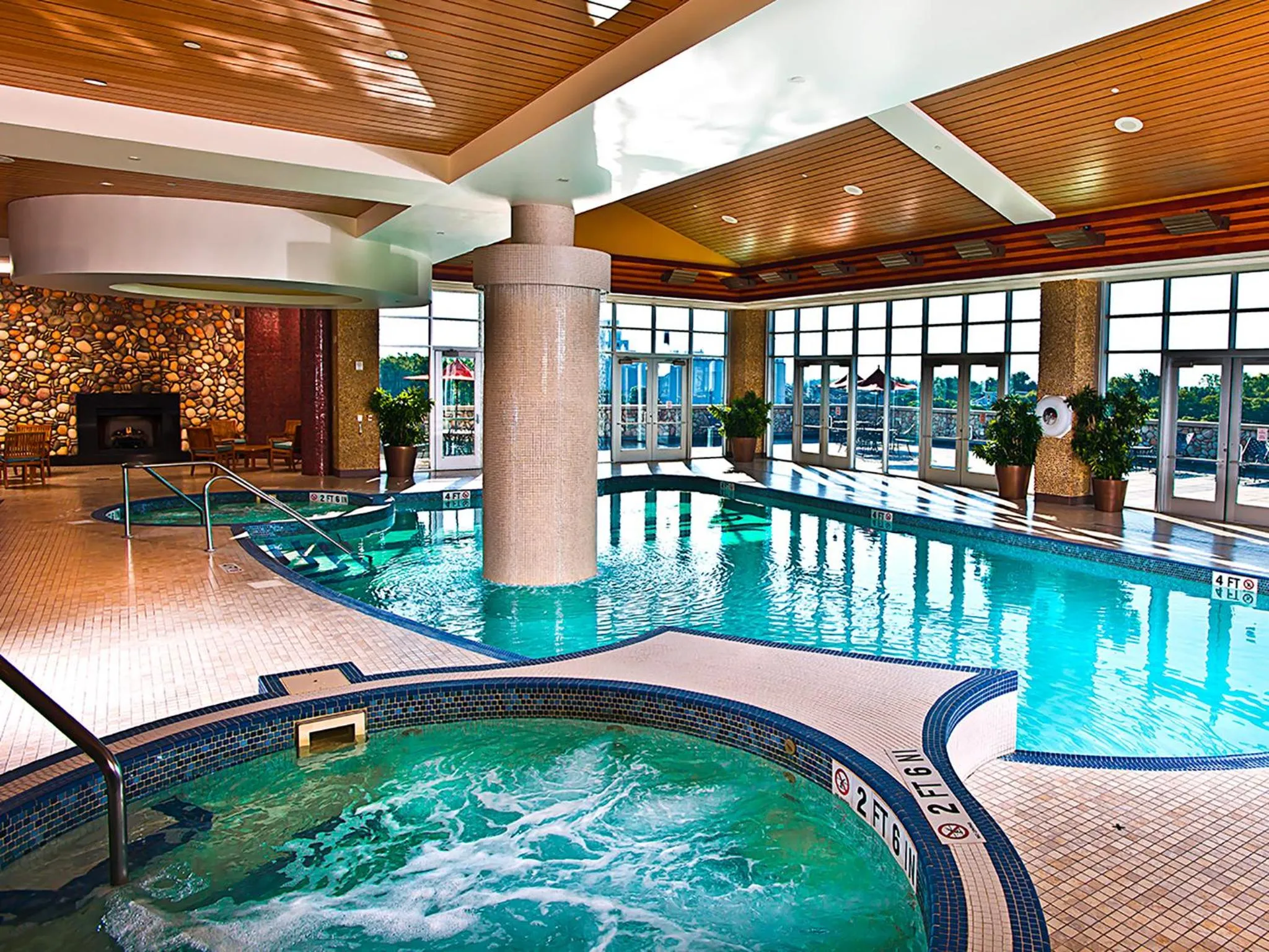 Swimming pool in Seneca Niagara Resort & Casino