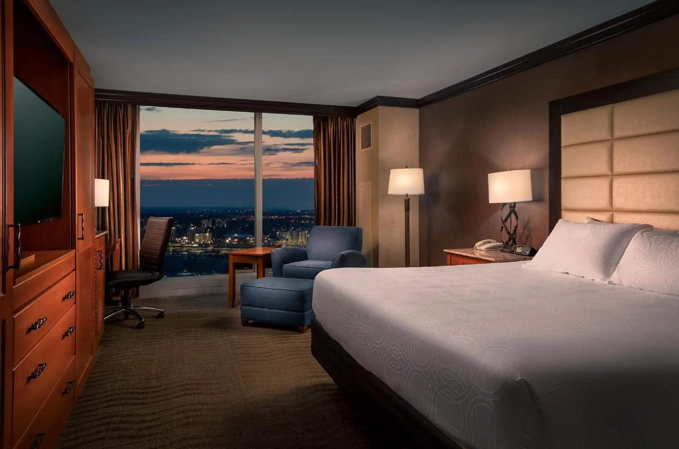 Bed in Seneca Niagara Resort & Casino Bed in Seneca Niagara Resort & Casino