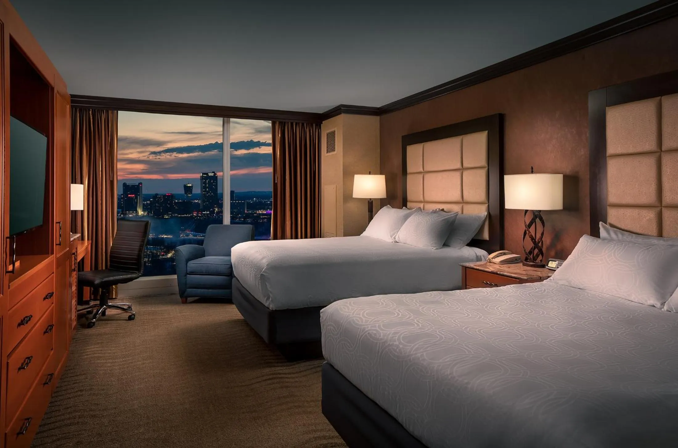 Bed in Seneca Niagara Resort & Casino