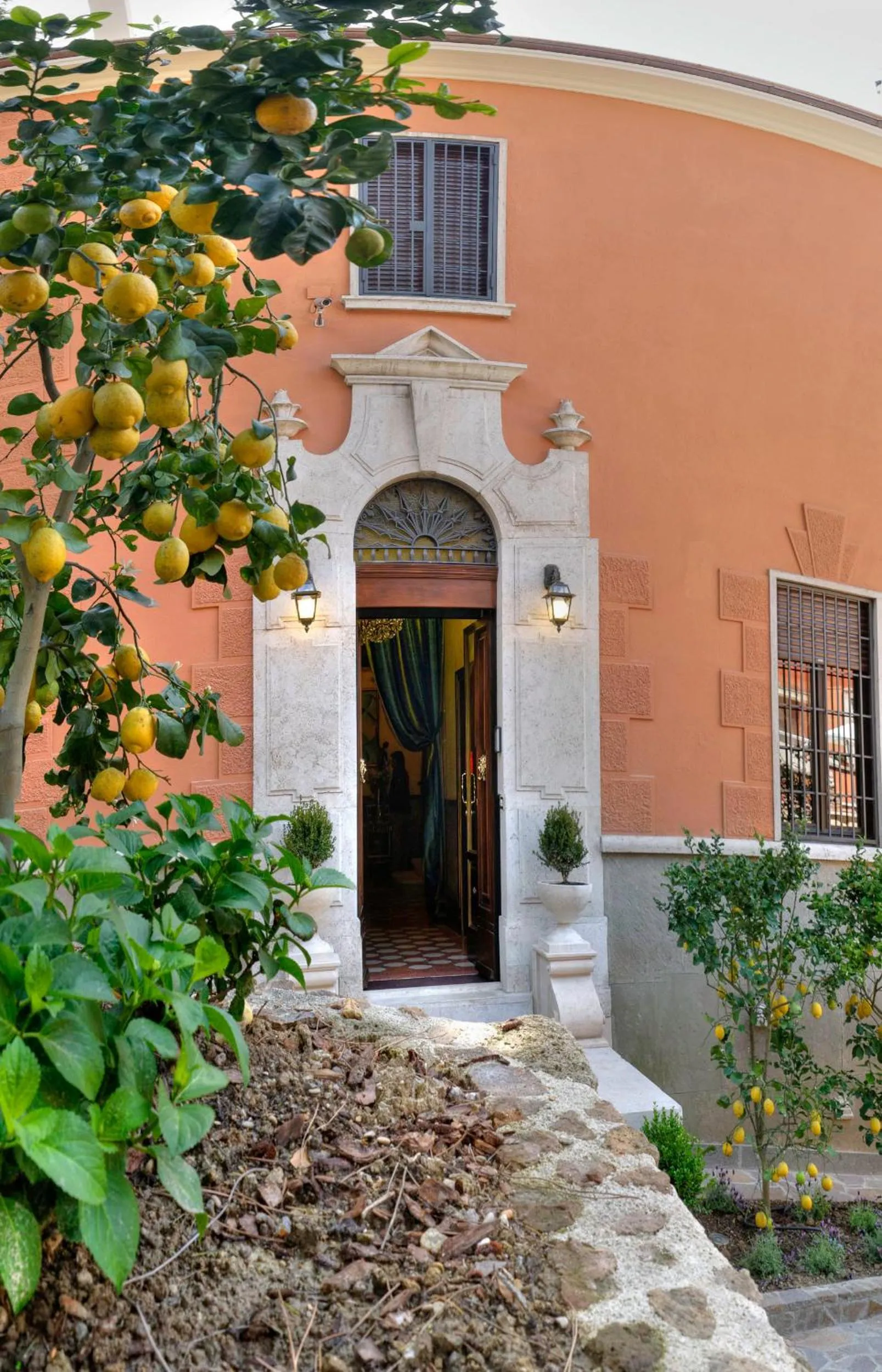 Facade/entrance in Contessa Arrivabene Antica Dimora