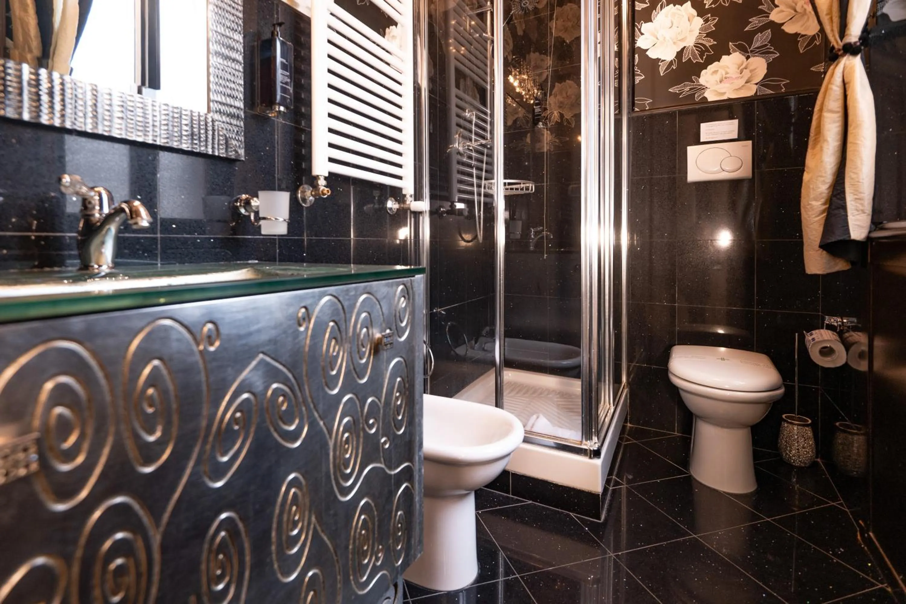 Shower in Contessa Arrivabene Antica Dimora