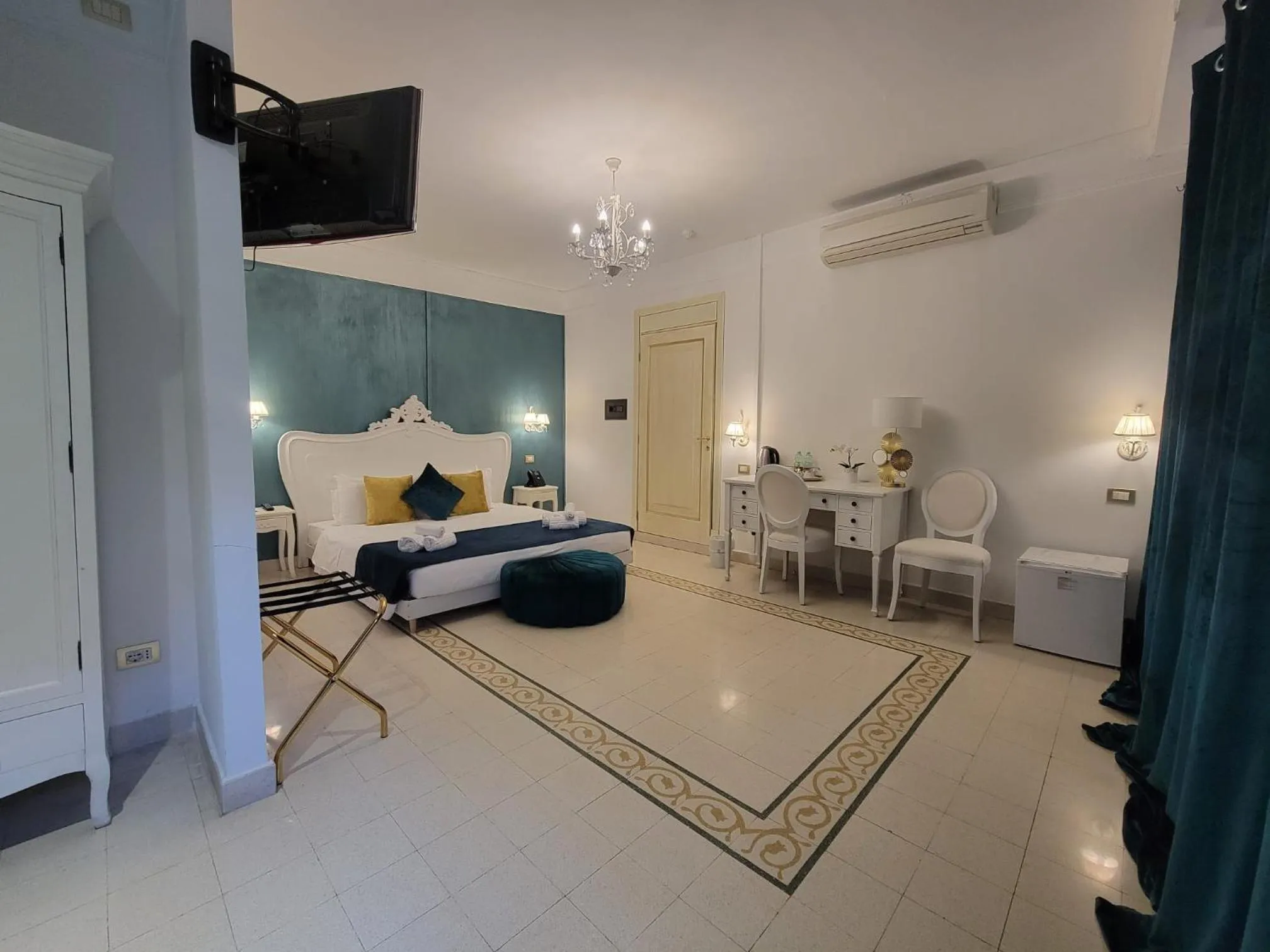 Bedroom, Bed in Contessa Arrivabene Antica Dimora