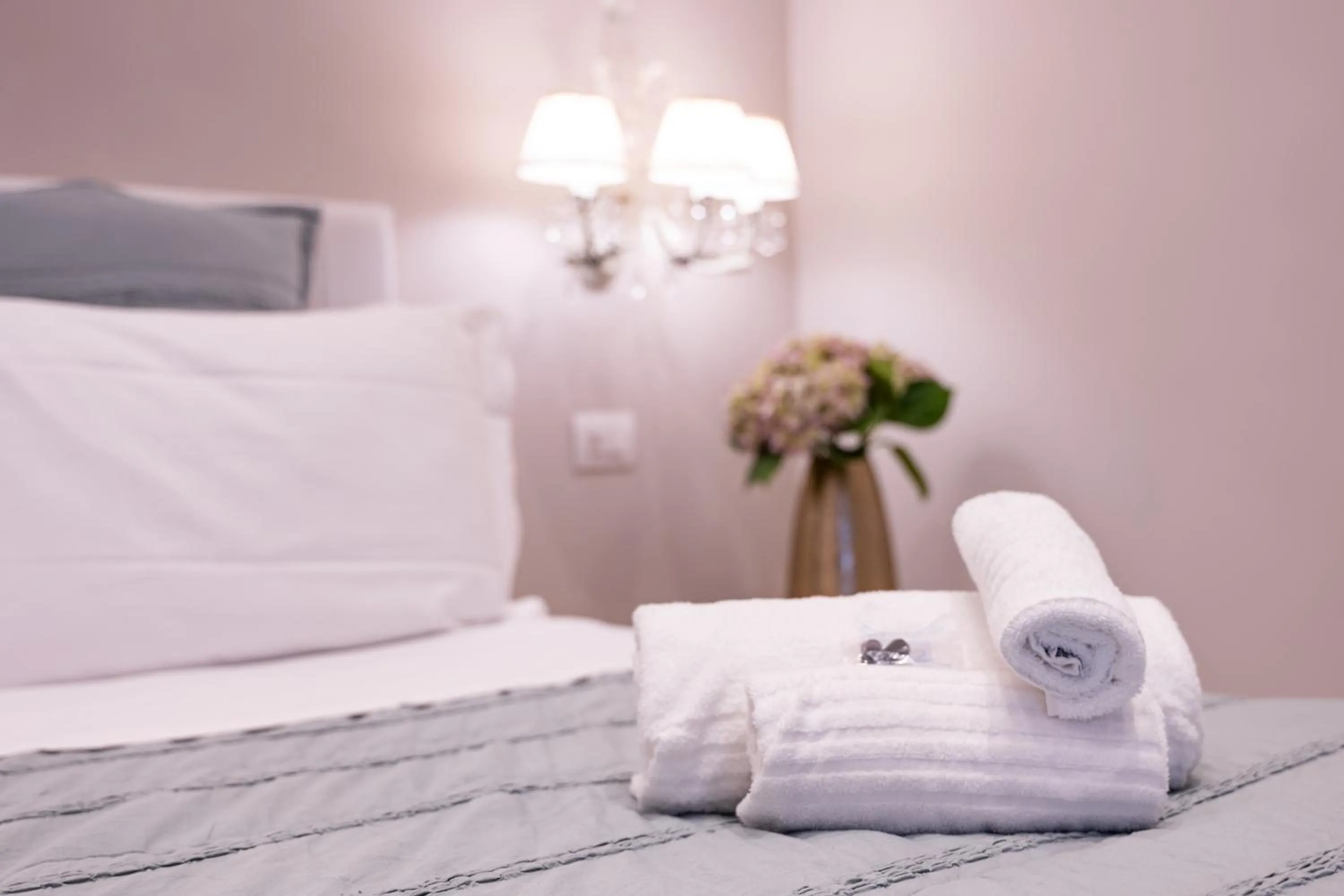 towels, Bed in Contessa Arrivabene Antica Dimora