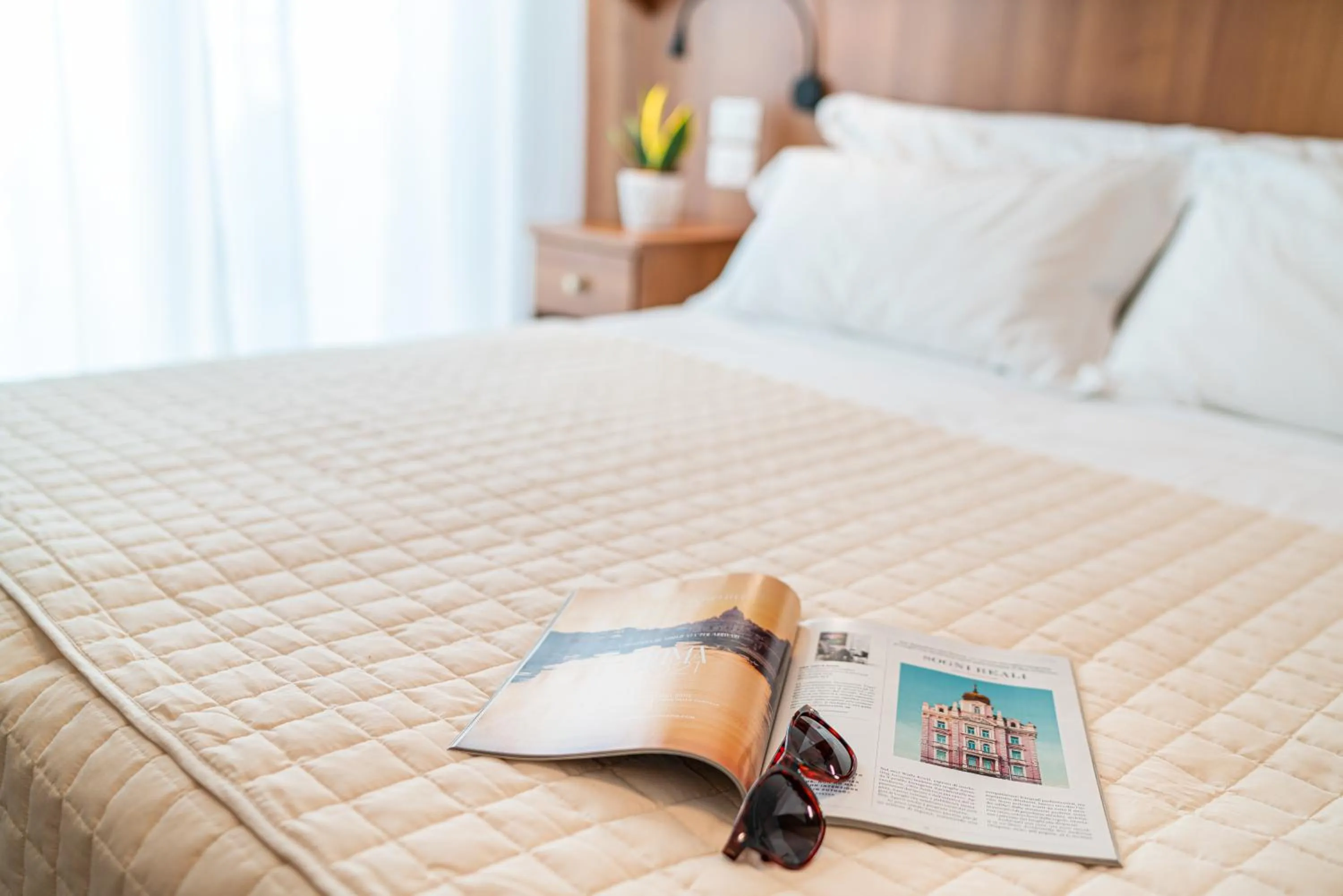 Beach, Bed in Hotel Pigalle