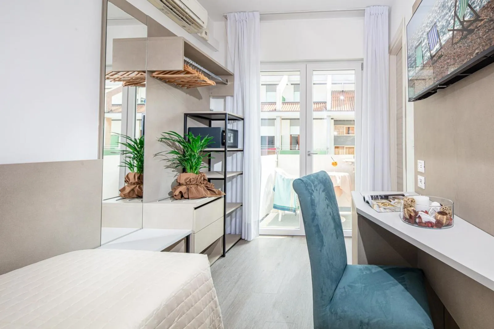 Bedroom in Hotel Pigalle