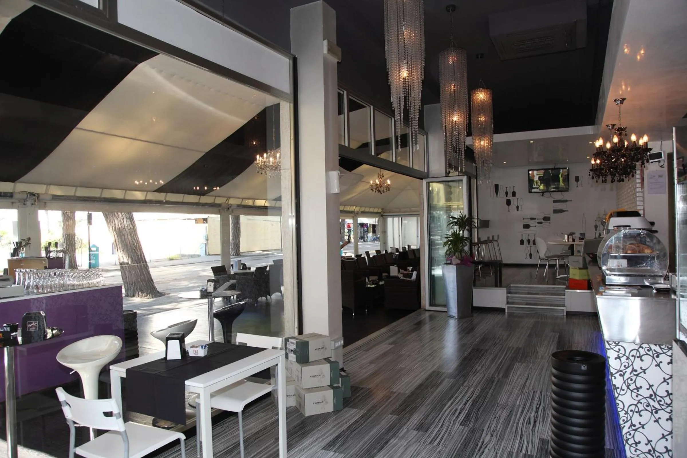 Lounge or bar in Hotel Pigalle