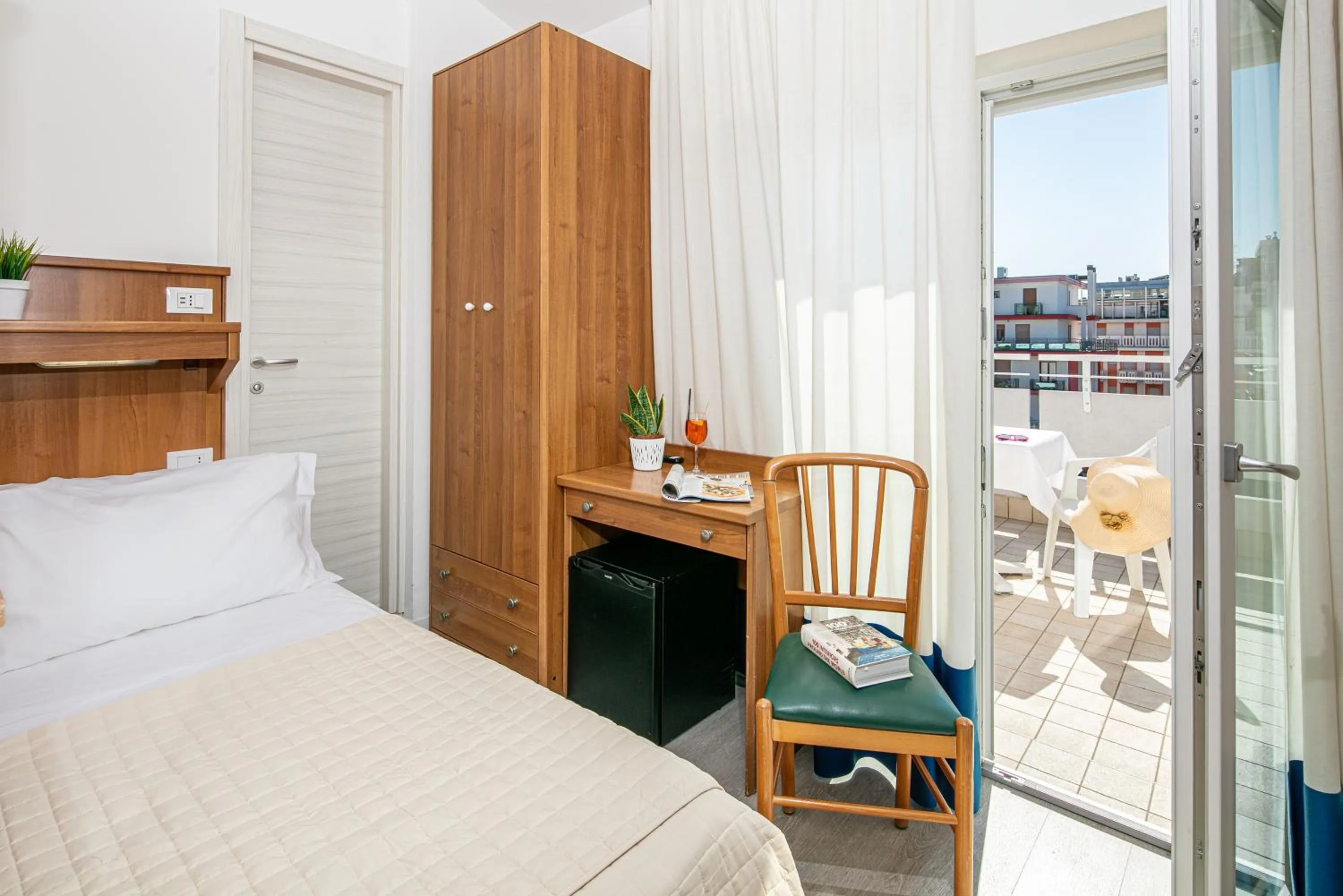 Beach, Bed in Hotel Pigalle