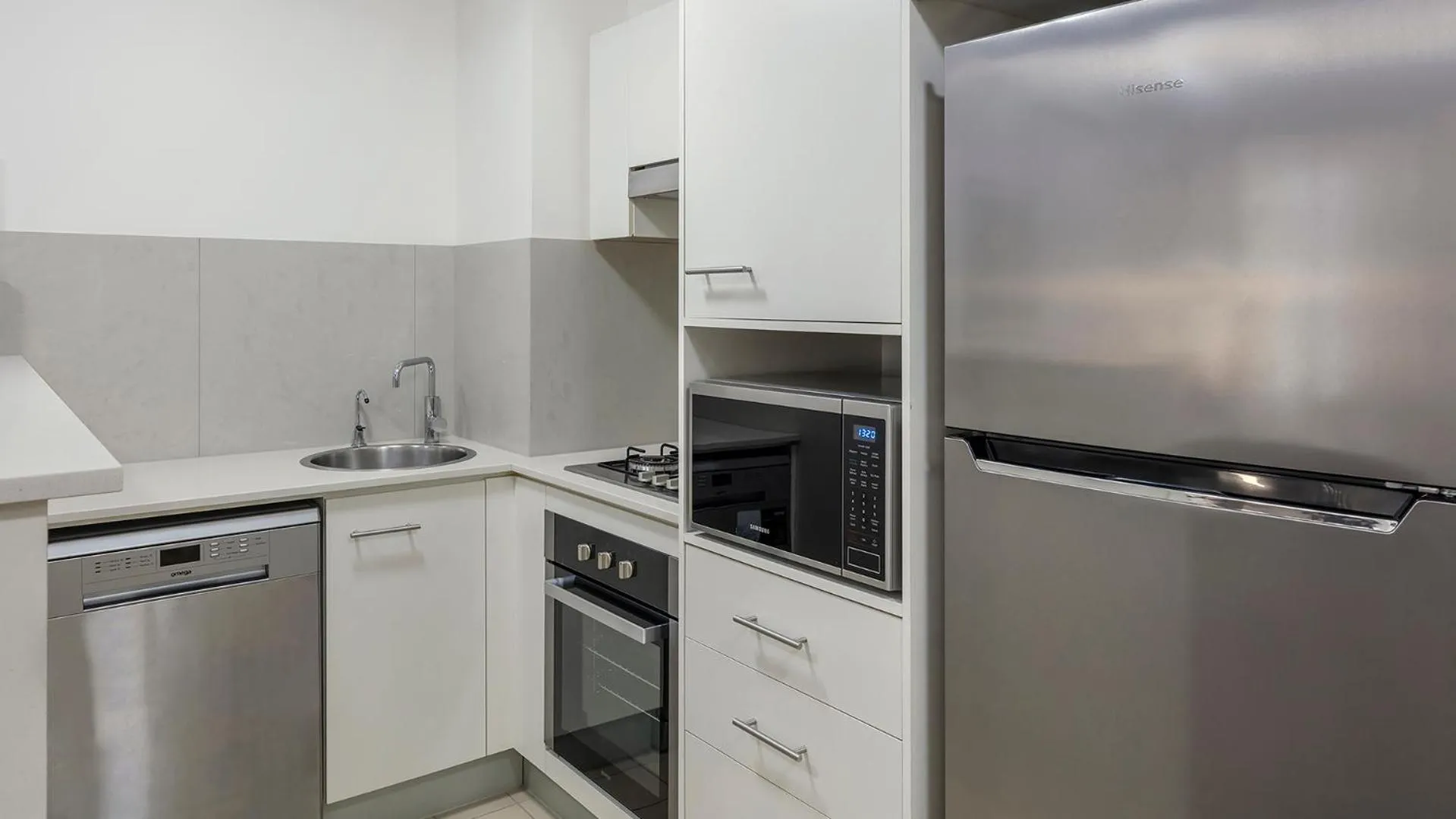 Kitchen or kitchenette in Oaks Brisbane on Margaret Suites