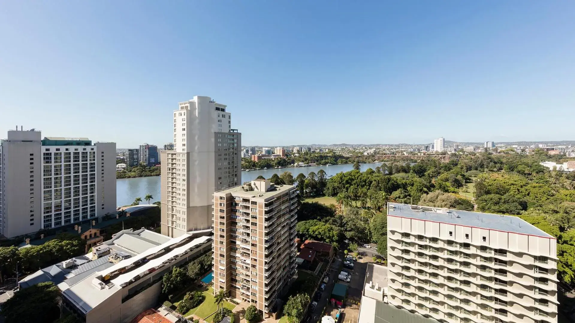 River view in Oaks Brisbane on Margaret Suites River view in Oaks Brisbane on Margaret Suites