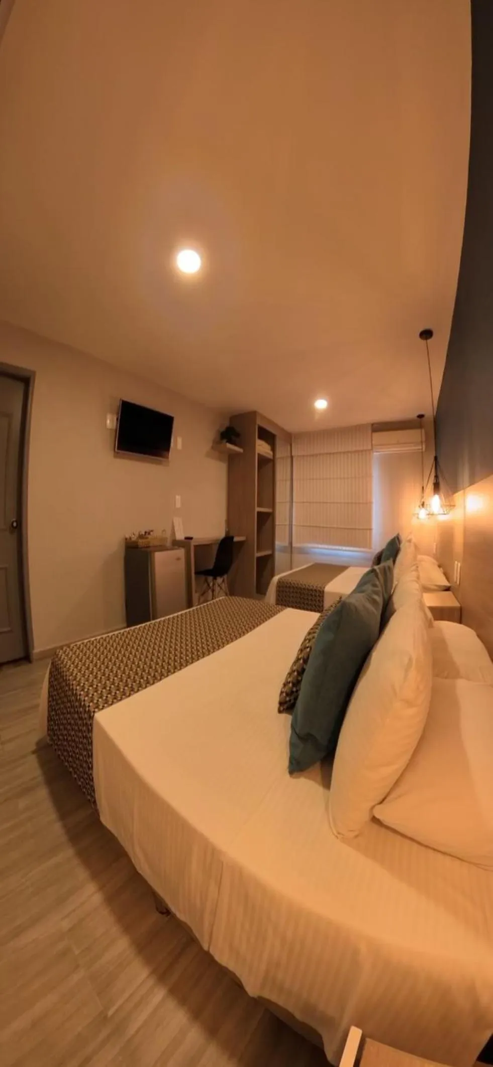 Communal lounge/ TV room, Bed in Hotel Quinta de Cabecera