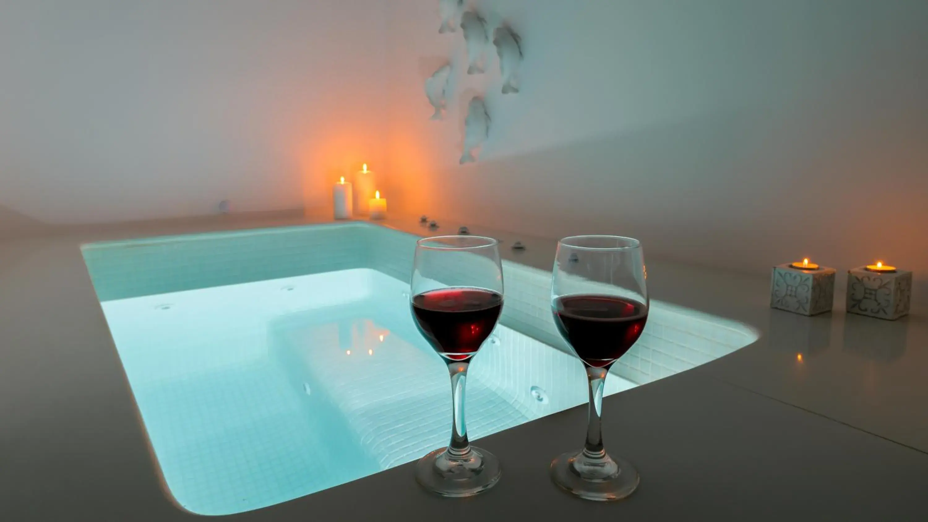 Suite with Indoor Hot Tub in Emerald Collection Suites Suite with Indoor Hot Tub in Emerald Collection Suites