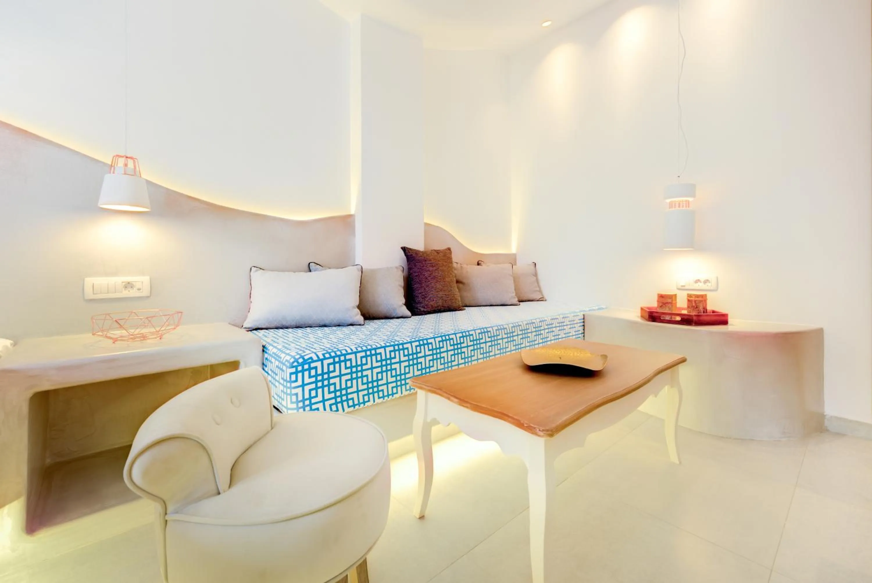 Photo of the whole room in Emerald Collection Suites