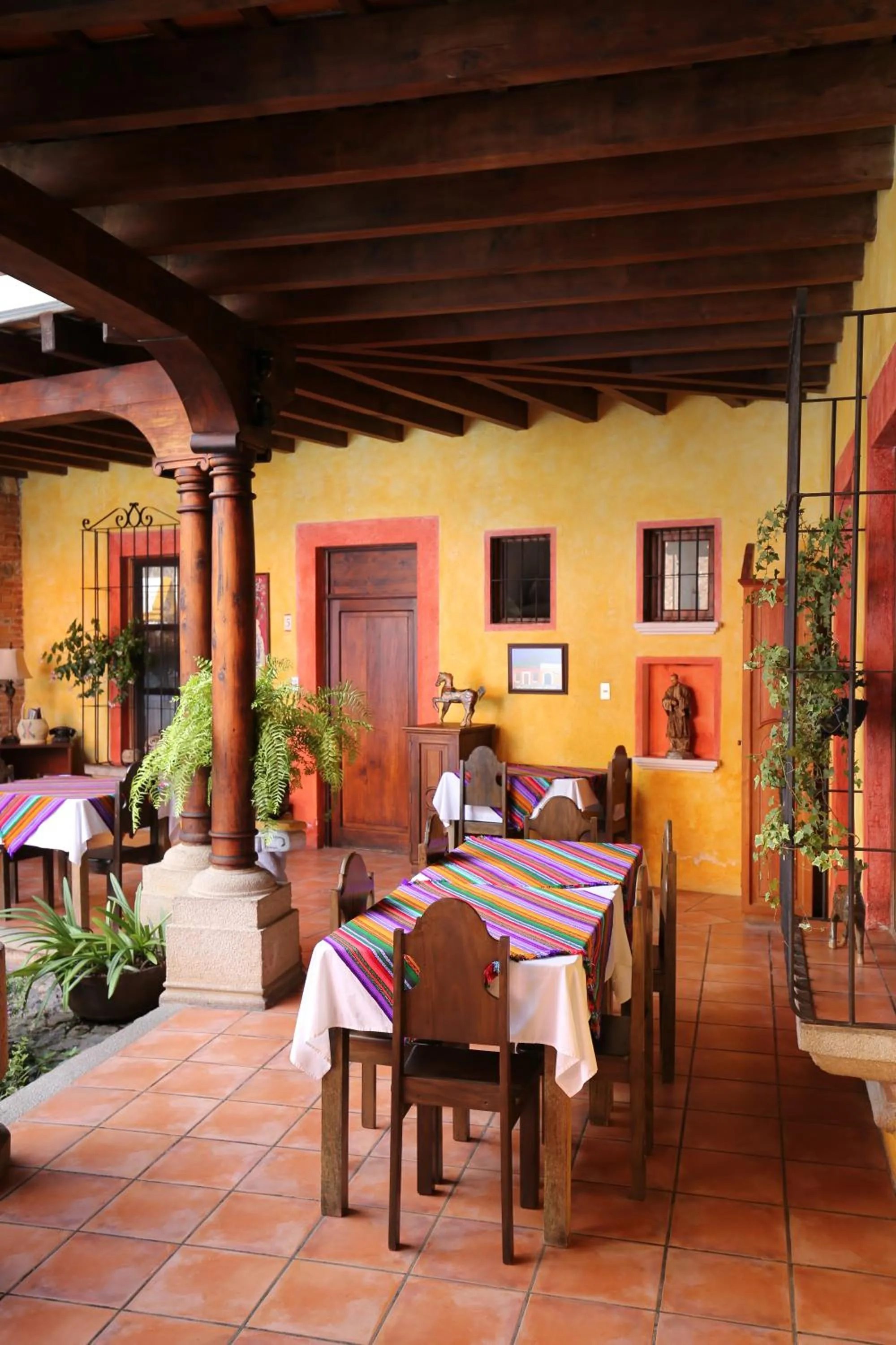 Restaurant/places to eat in Hotel Palacio de Doña Beatriz
