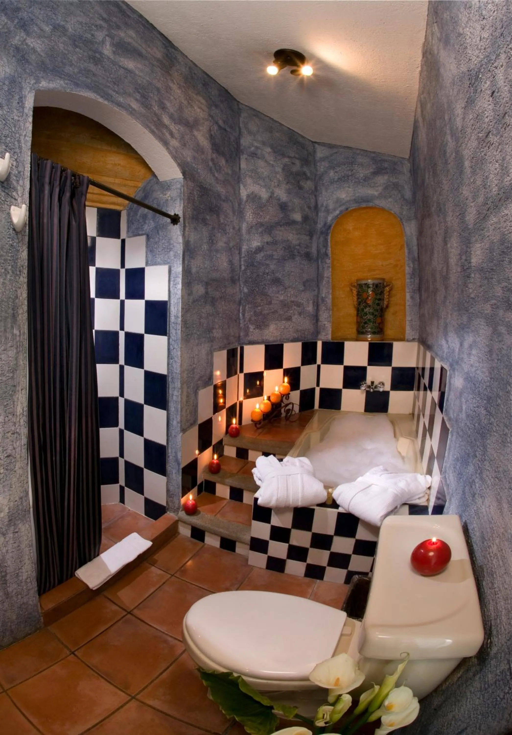 Bathroom, Bed in Hotel Palacio de Doña Beatriz