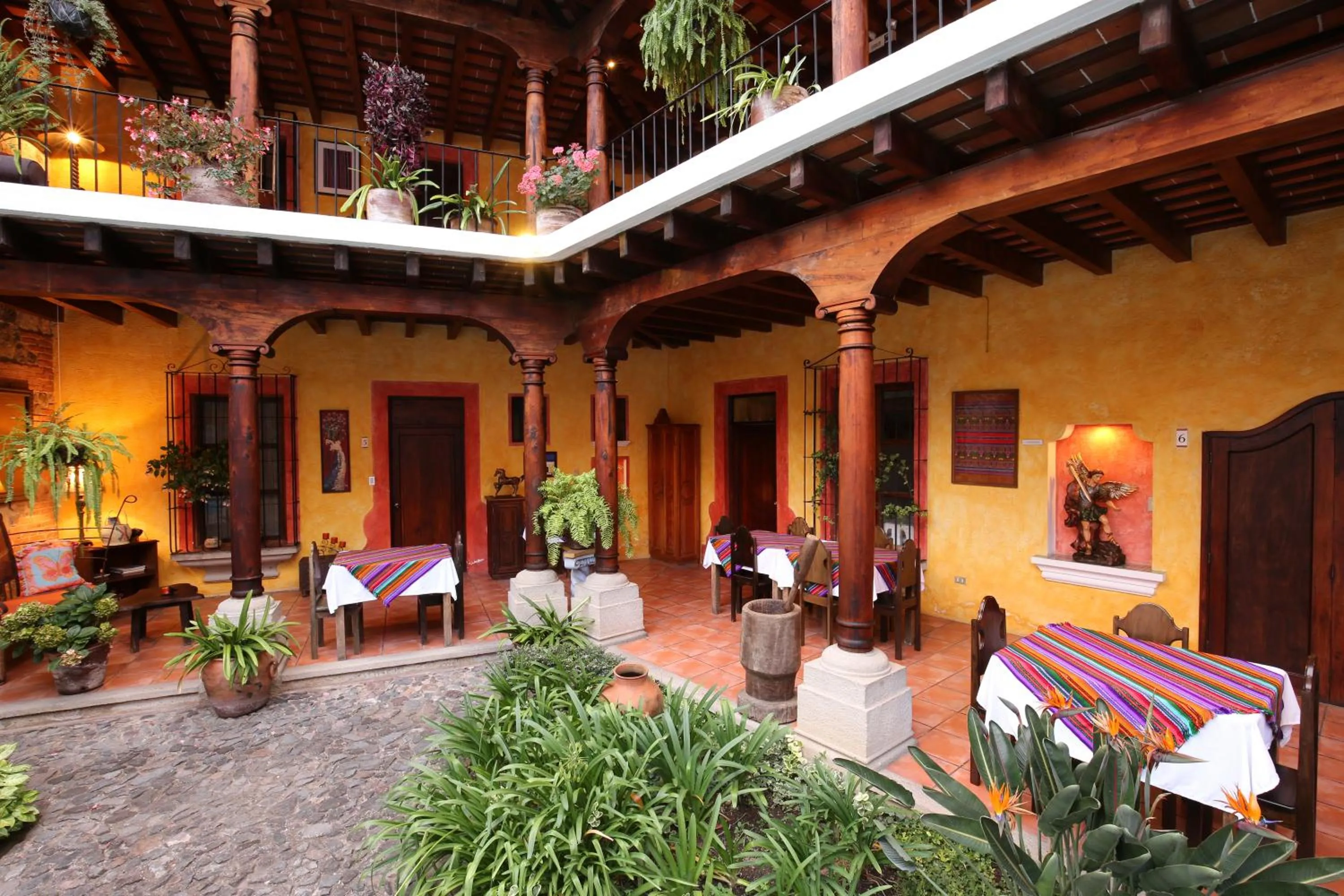 Patio in Hotel Palacio de Doña Beatriz