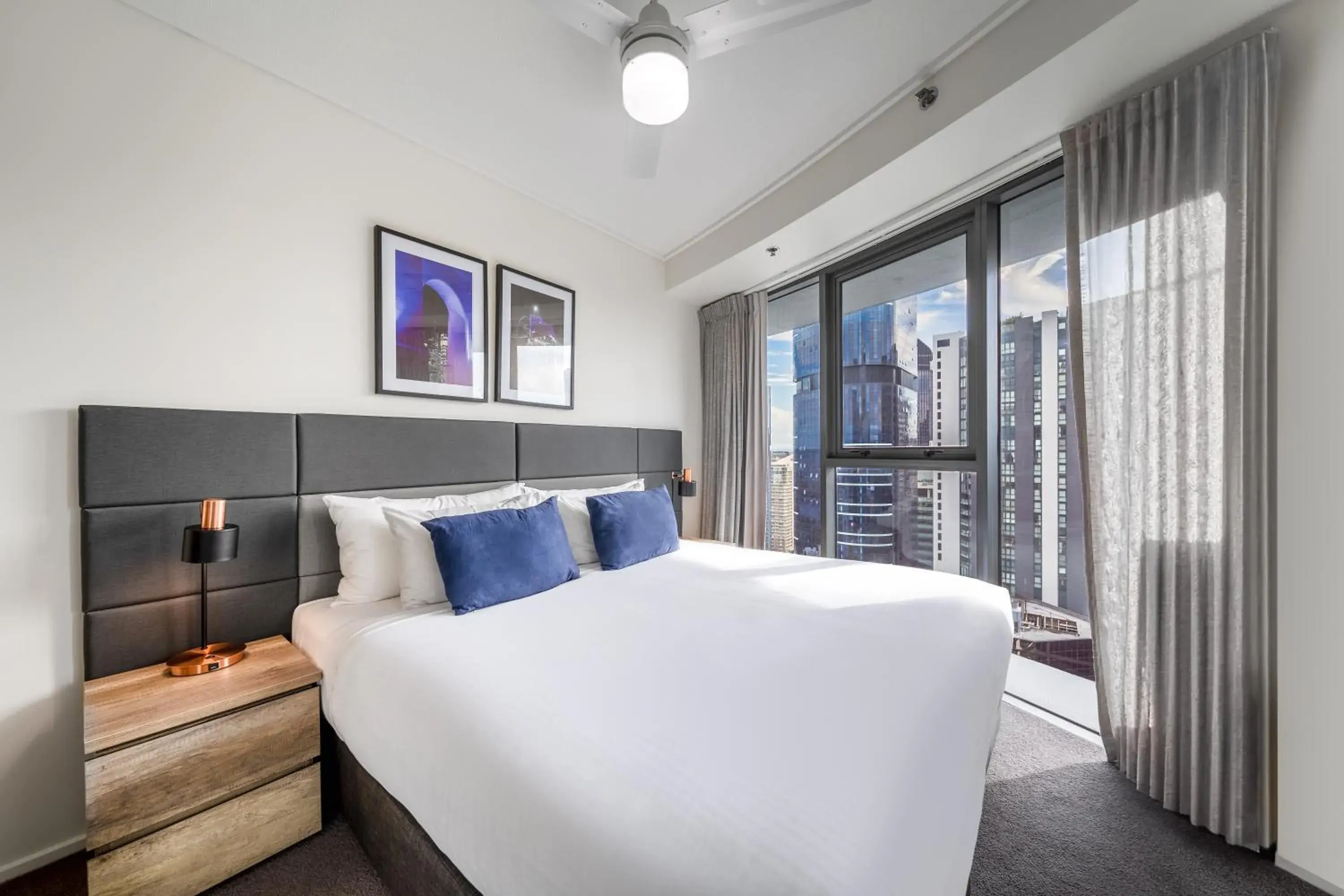 Bed in Oaks Brisbane on Felix Suites Bed in Oaks Brisbane on Felix Suites