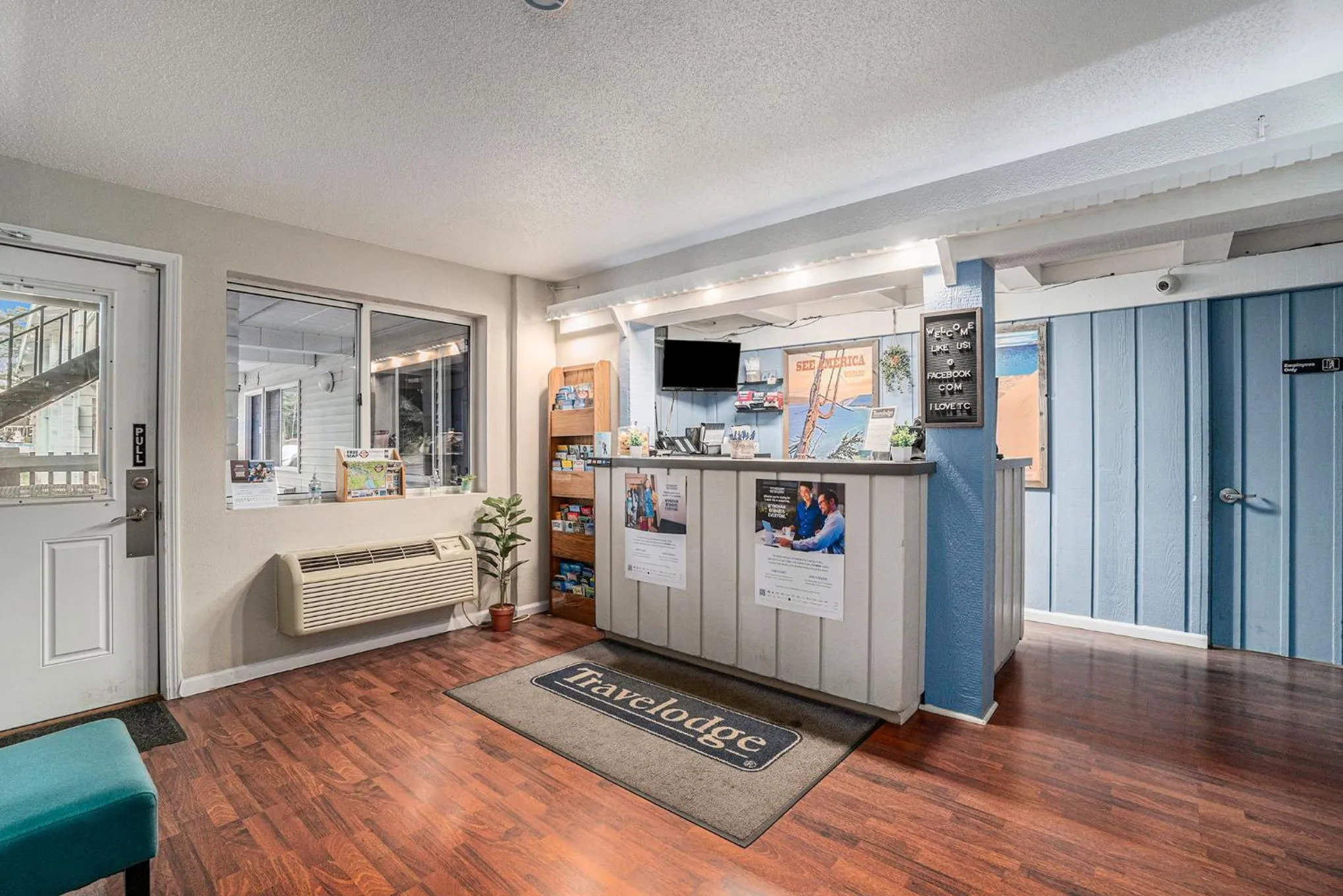Lobby or reception in Travelodge by Wyndham Traverse City MI