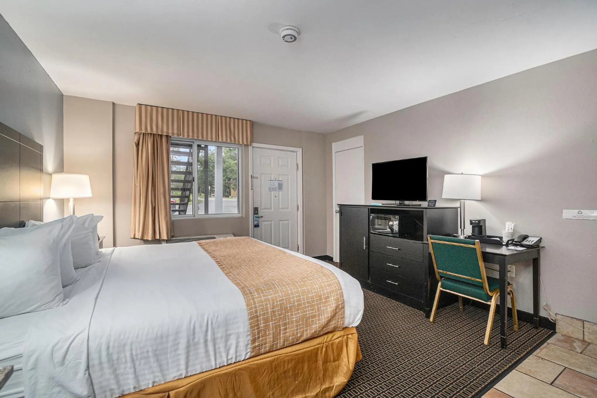 Bed in Travelodge by Wyndham Traverse City MI