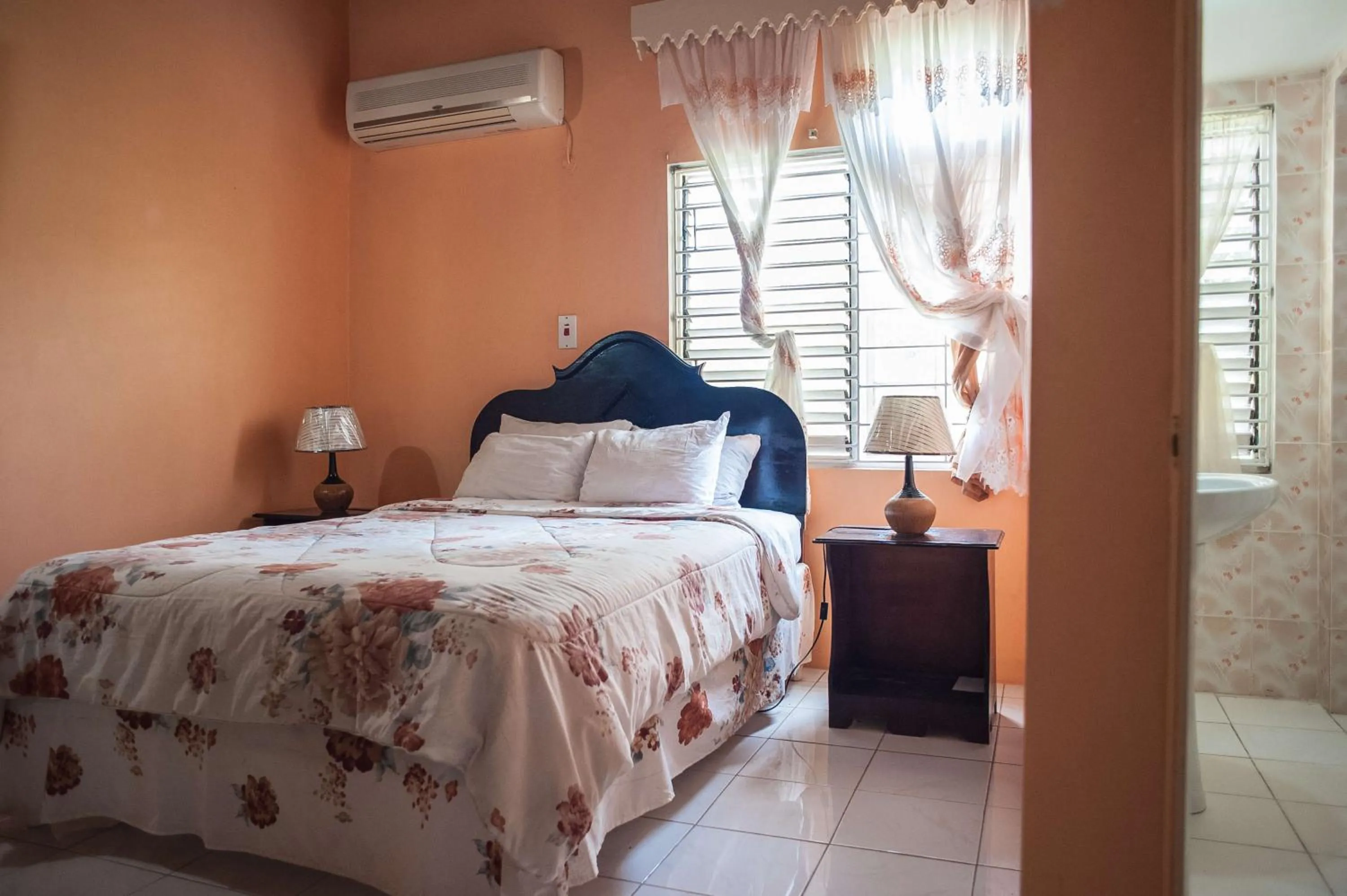 Bedroom, Bed in Diamond Villa Guest House