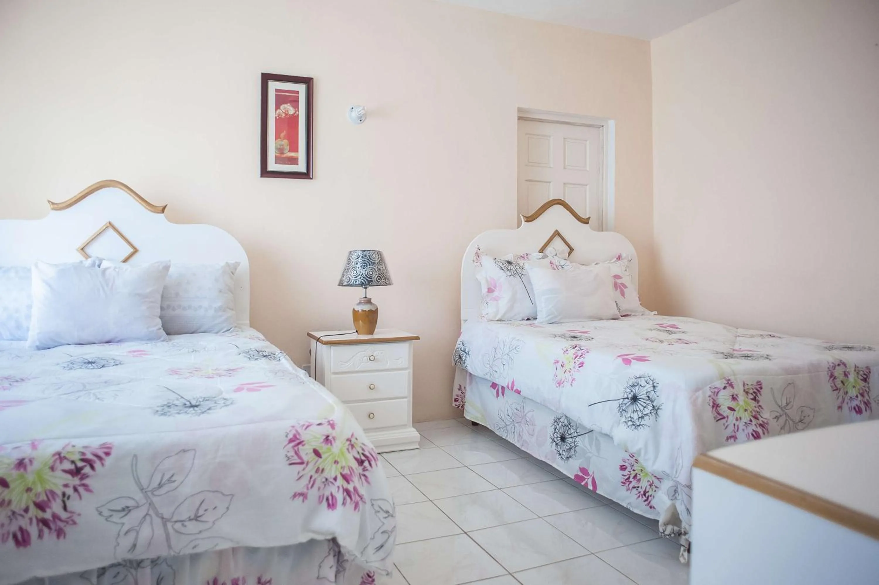 cot, Bed in Diamond Villa Guest House