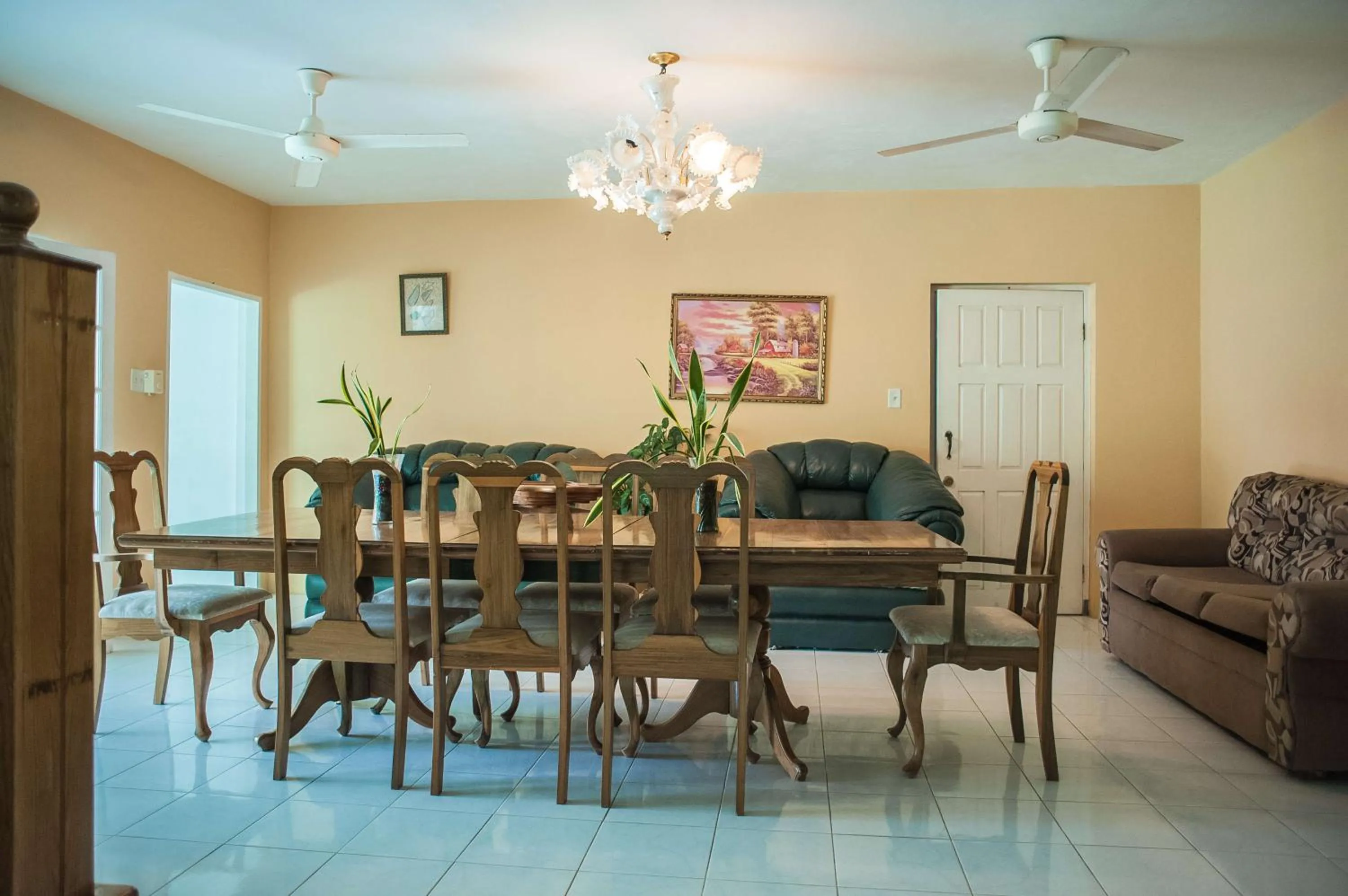 Dining area in Diamond Villa Guest House