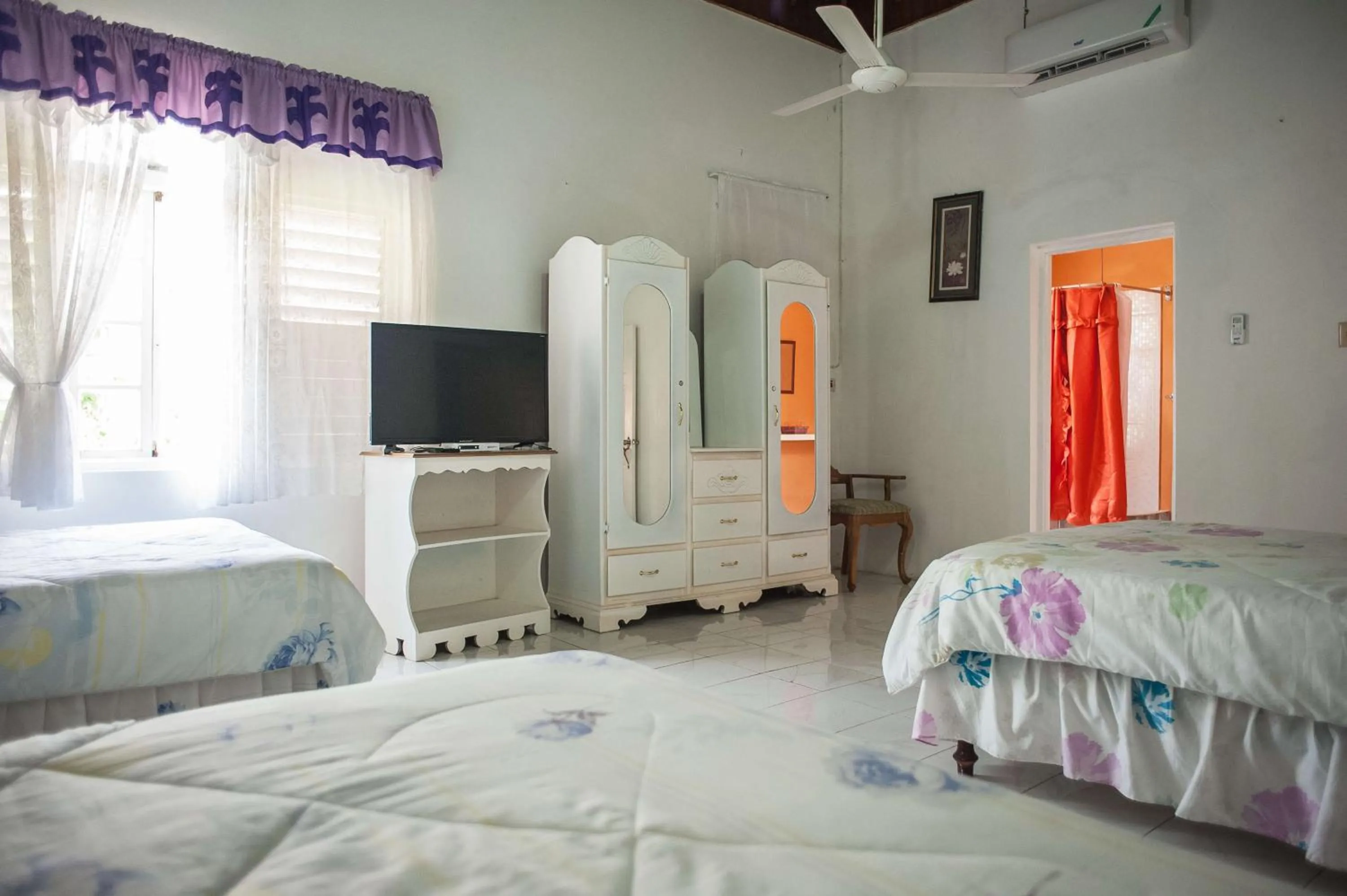 cot, Bed in Diamond Villa Guest House