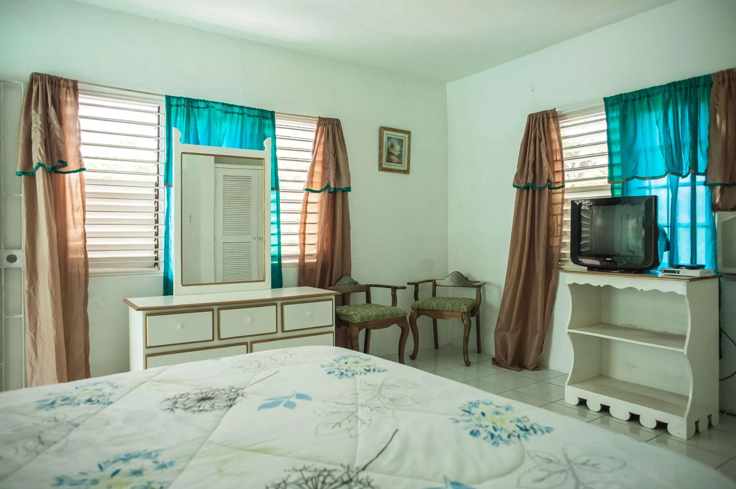 TV and multimedia, Bed in Diamond Villa Guest House
