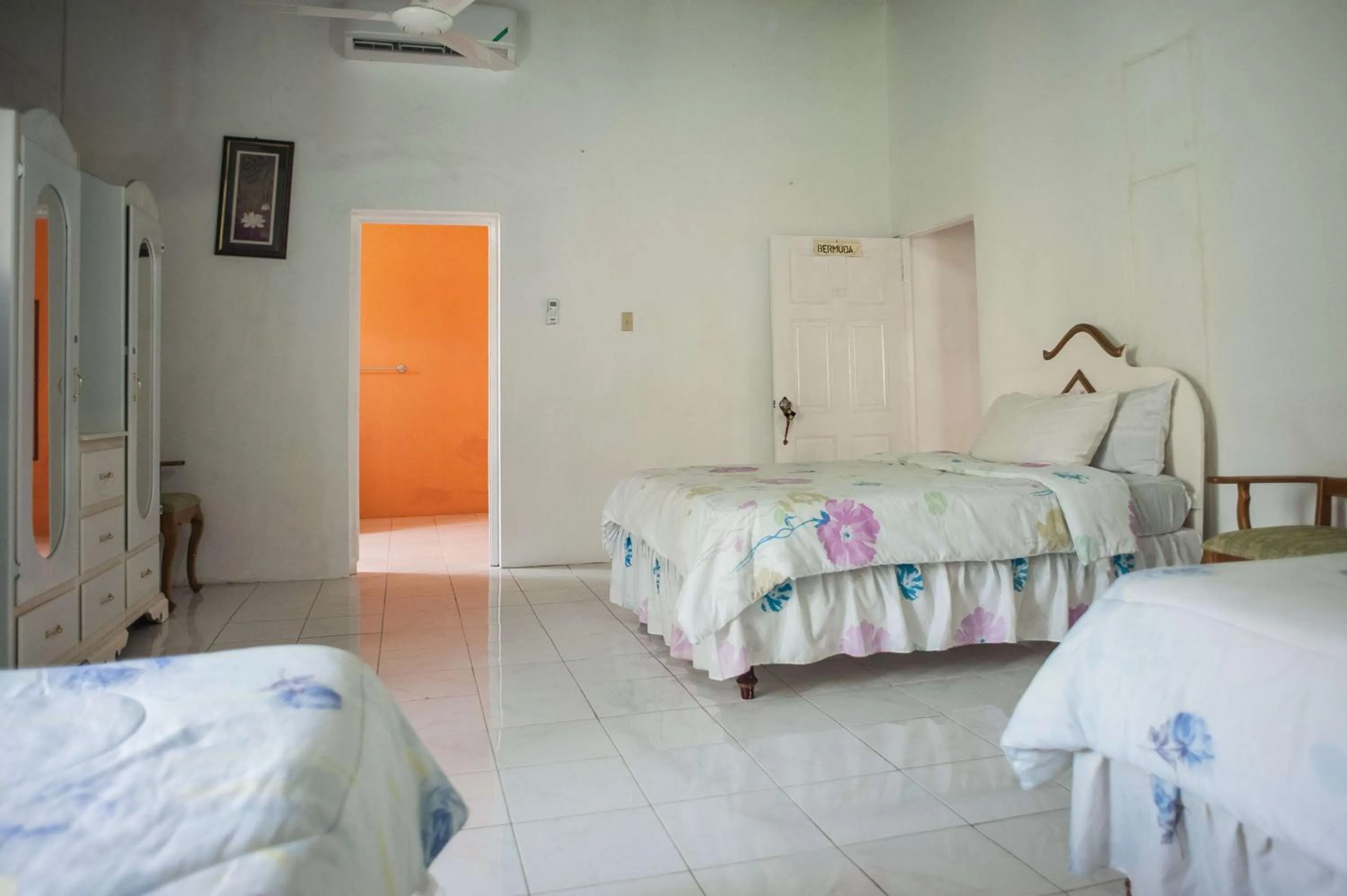 cot, Bed in Diamond Villa Guest House
