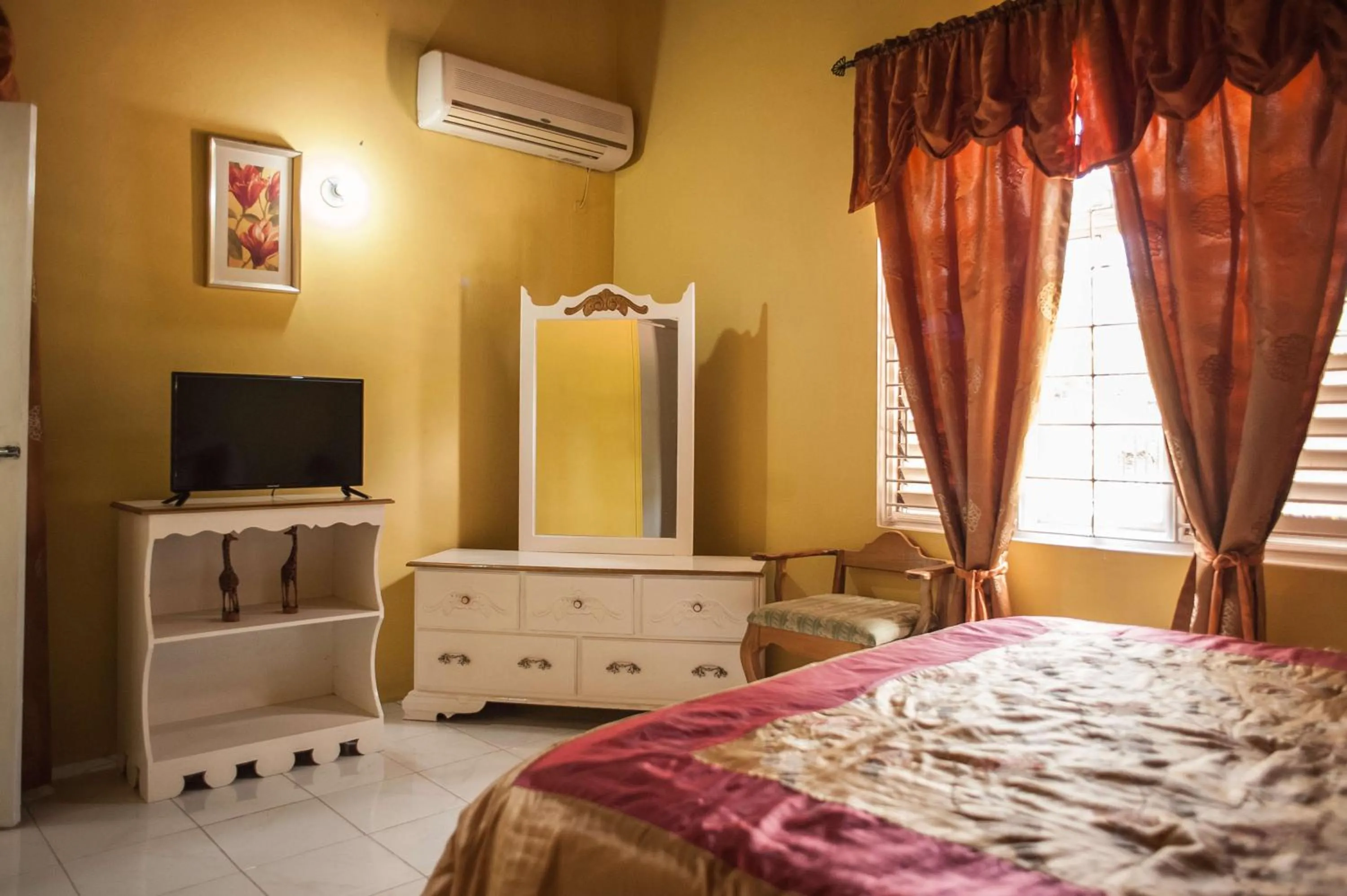 Bedroom, Bed in Diamond Villa Guest House