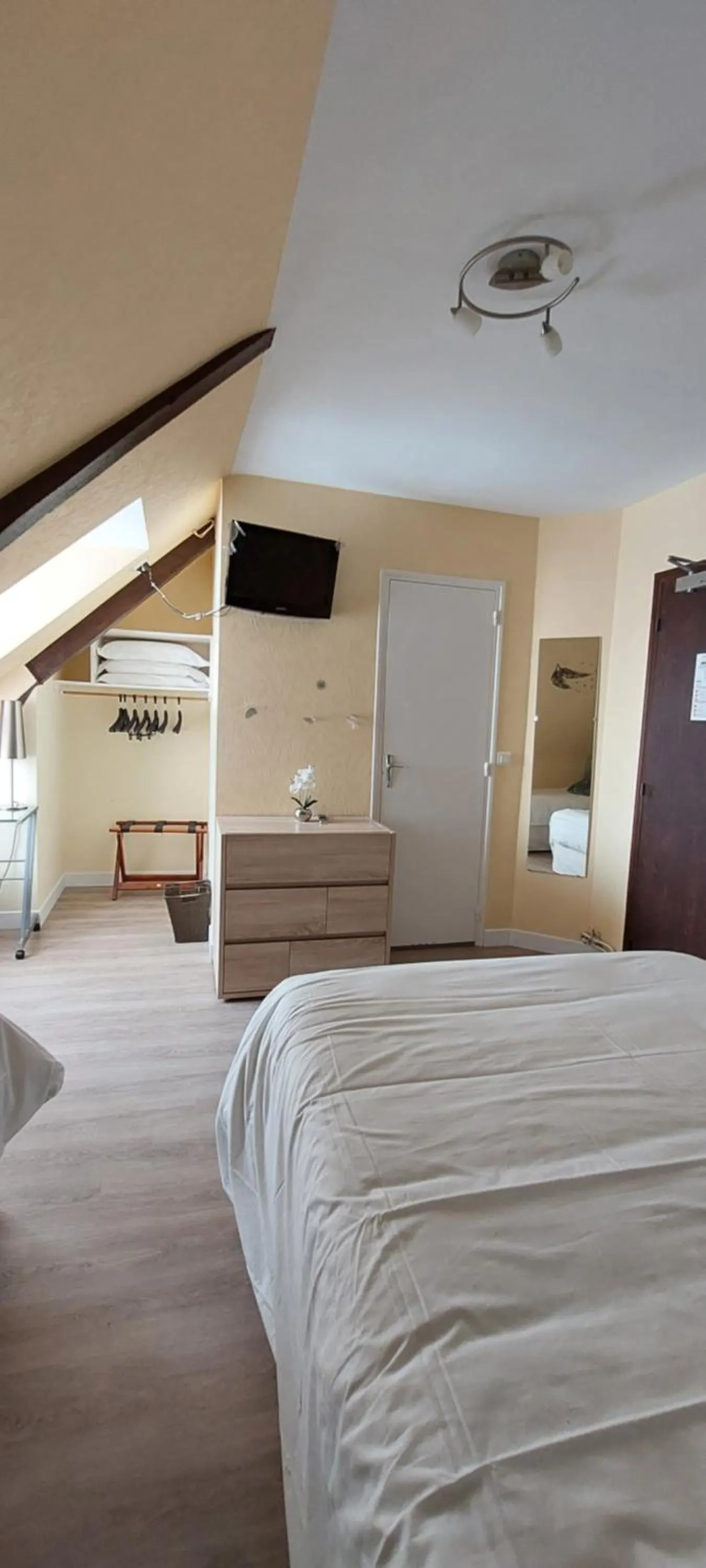 Photo of the whole room, Bed in Hotel Beau Rivage