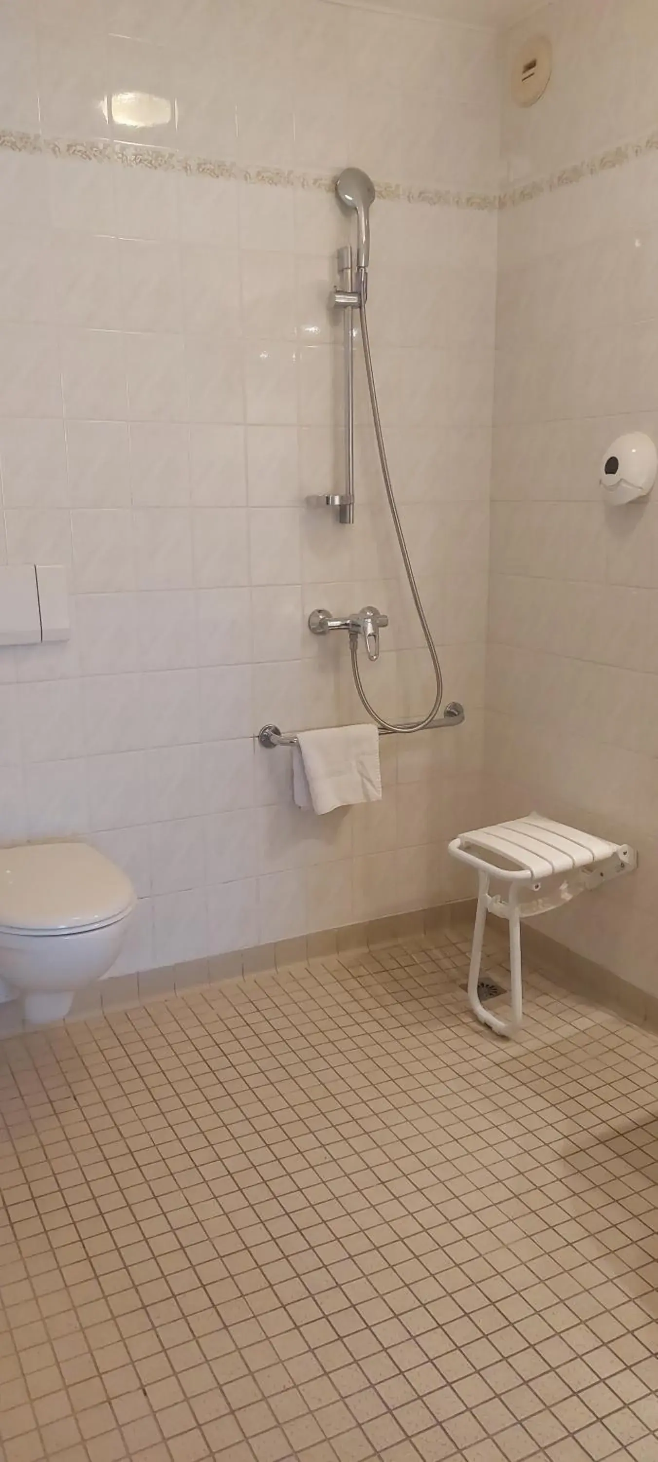 Double Room - Disability Access in Hotel Beau Rivage Double Room - Disability Access in Hotel Beau Rivage