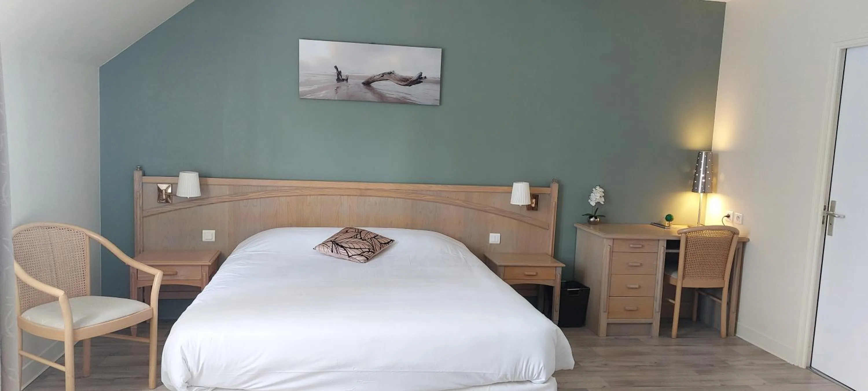 Bed in Hotel Beau Rivage