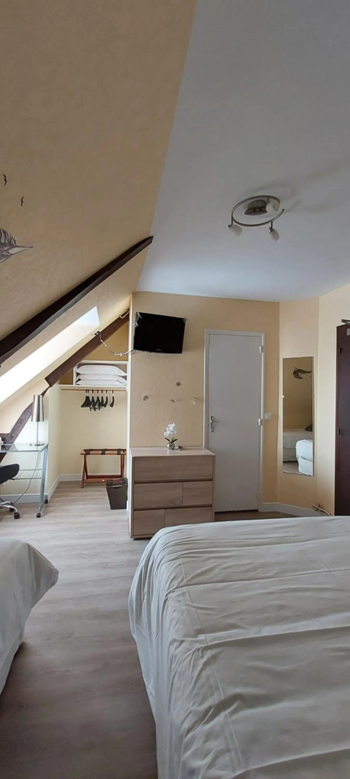 Photo of the whole room, Bed in Hotel Beau Rivage