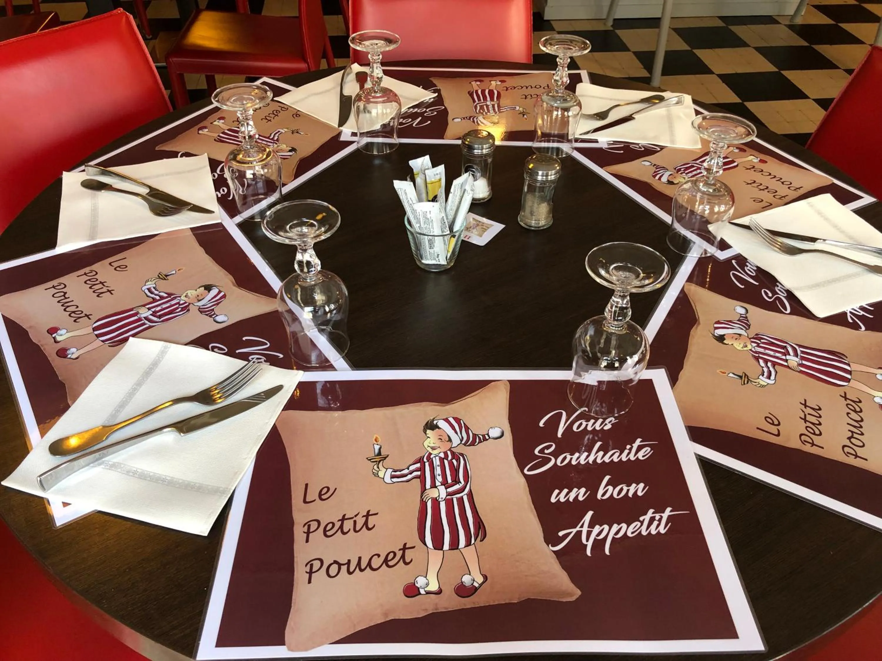 Restaurant/places to eat in Le petit poucet