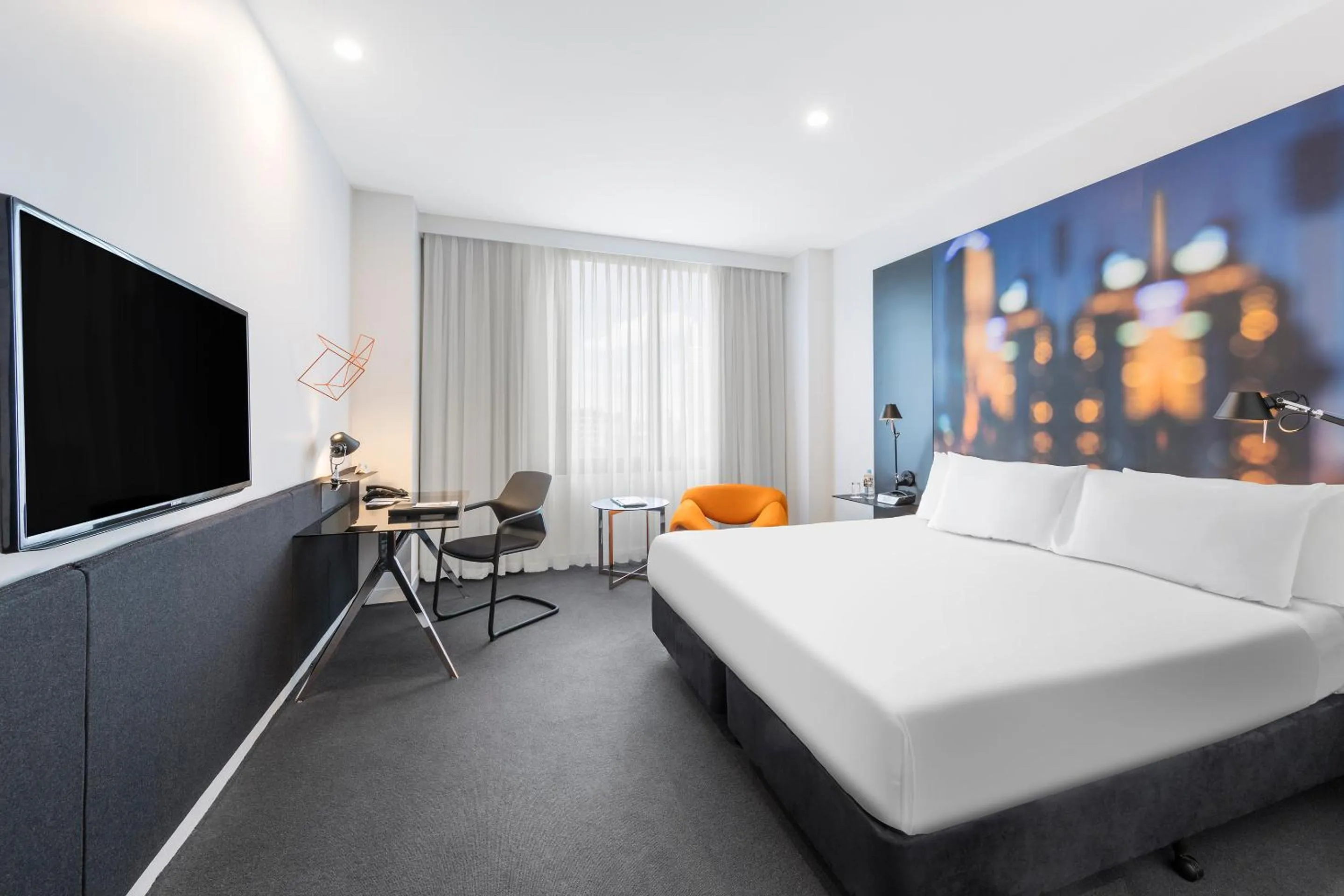 Photo of the whole room, Bed in Radisson On Flagstaff Gardens Melbourne