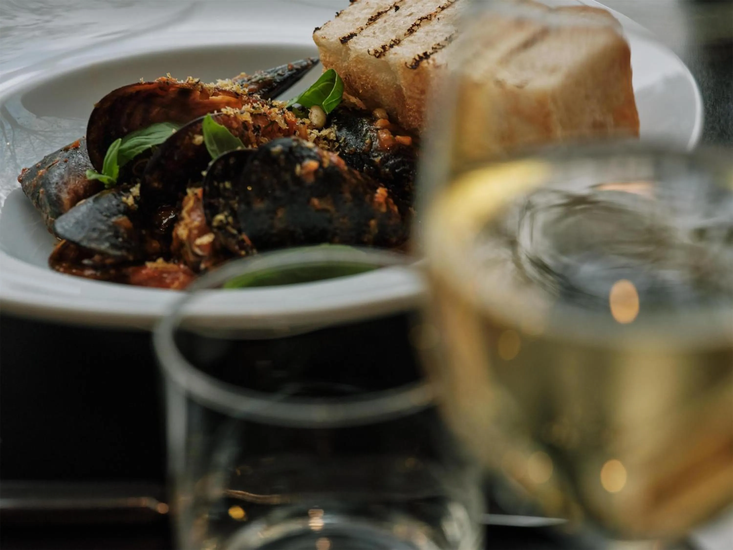 Restaurant/places to eat in Radisson On Flagstaff Gardens Melbourne