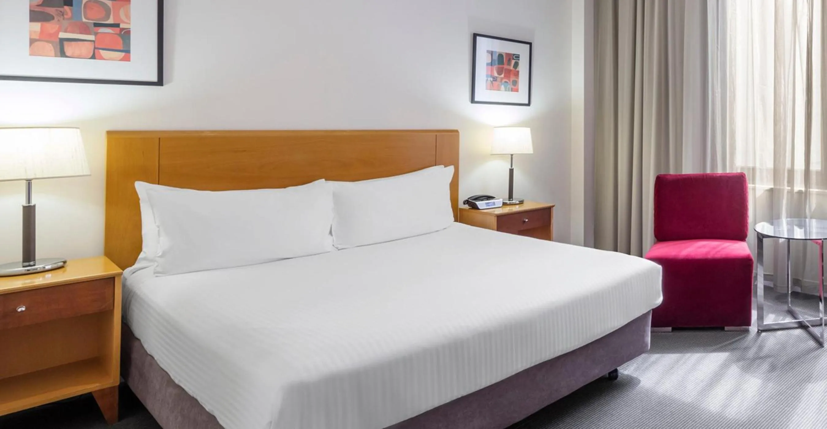 Bed in Flagstaff Gardens Hotel Melbourne