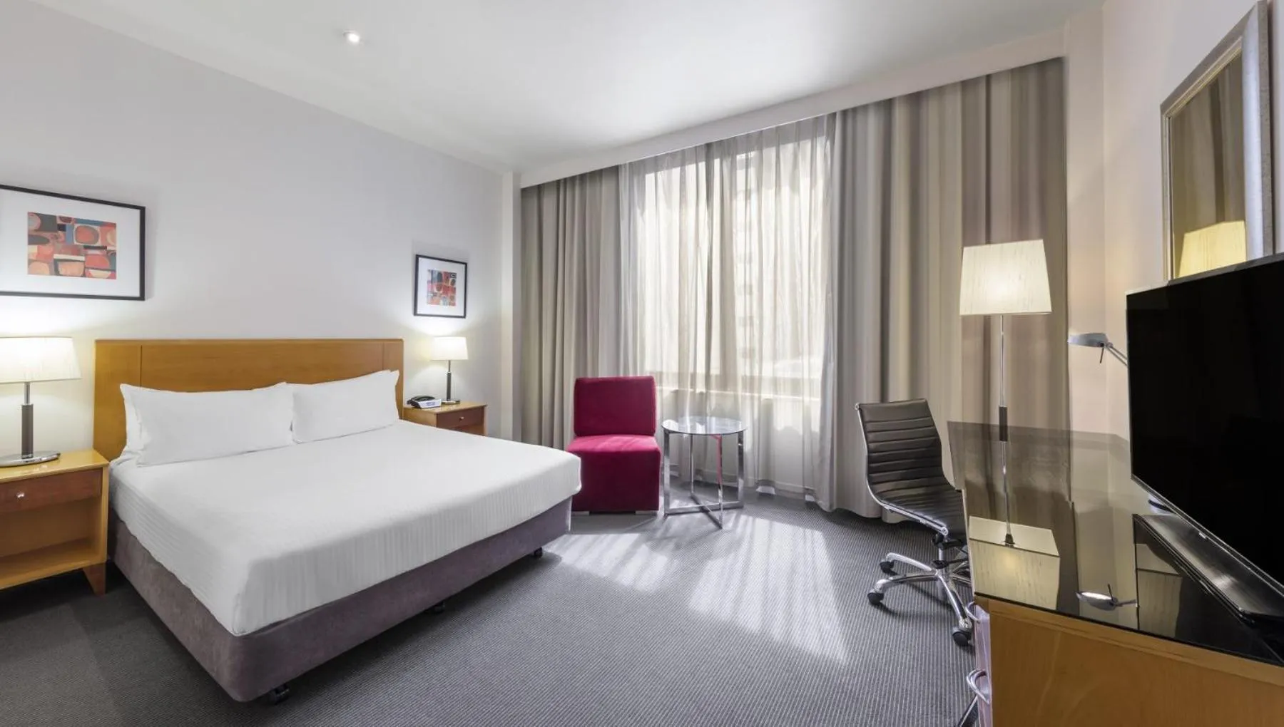 Photo of the whole room, Bed in Flagstaff Gardens Hotel Melbourne