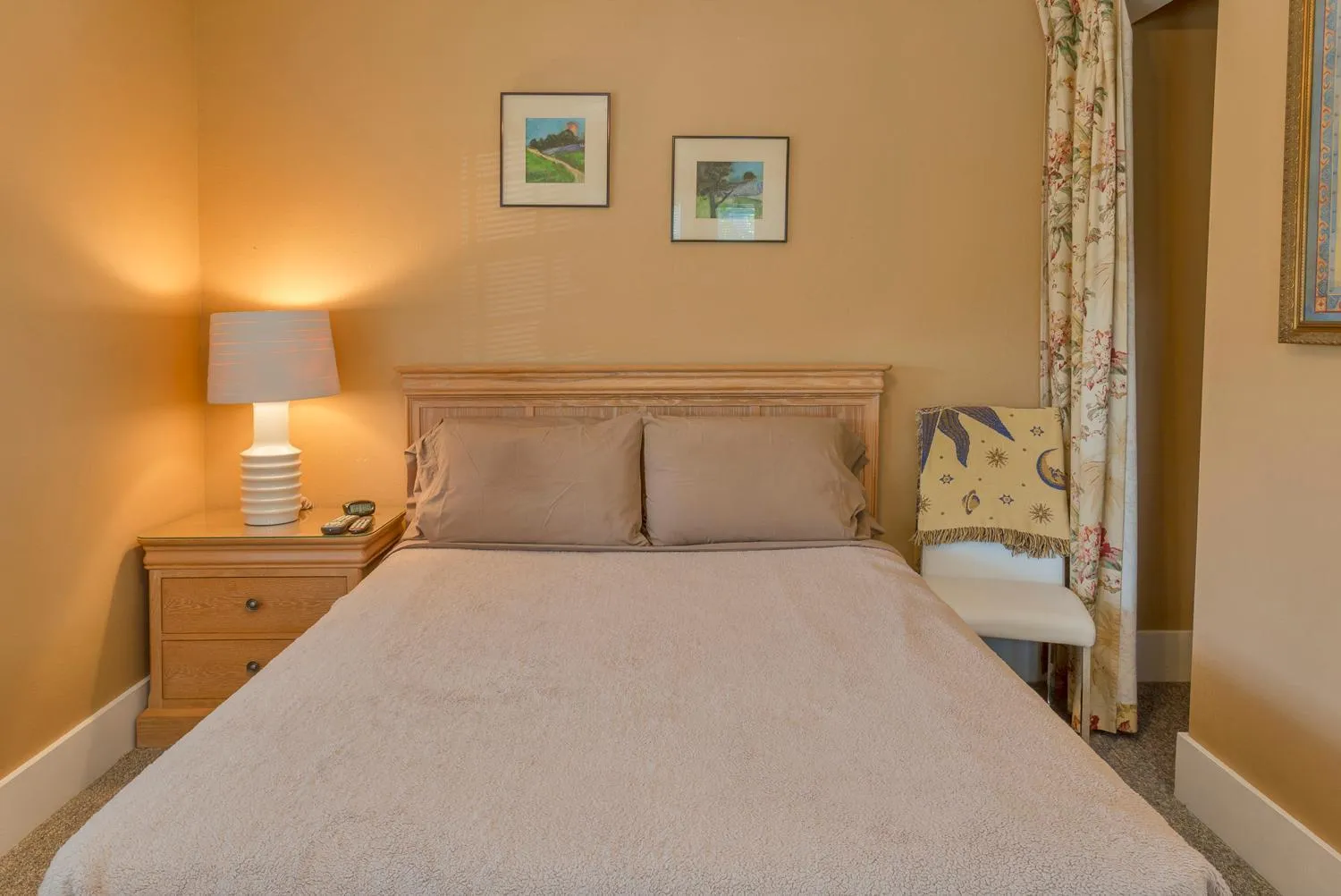 Bed in Meranova Guest Inn