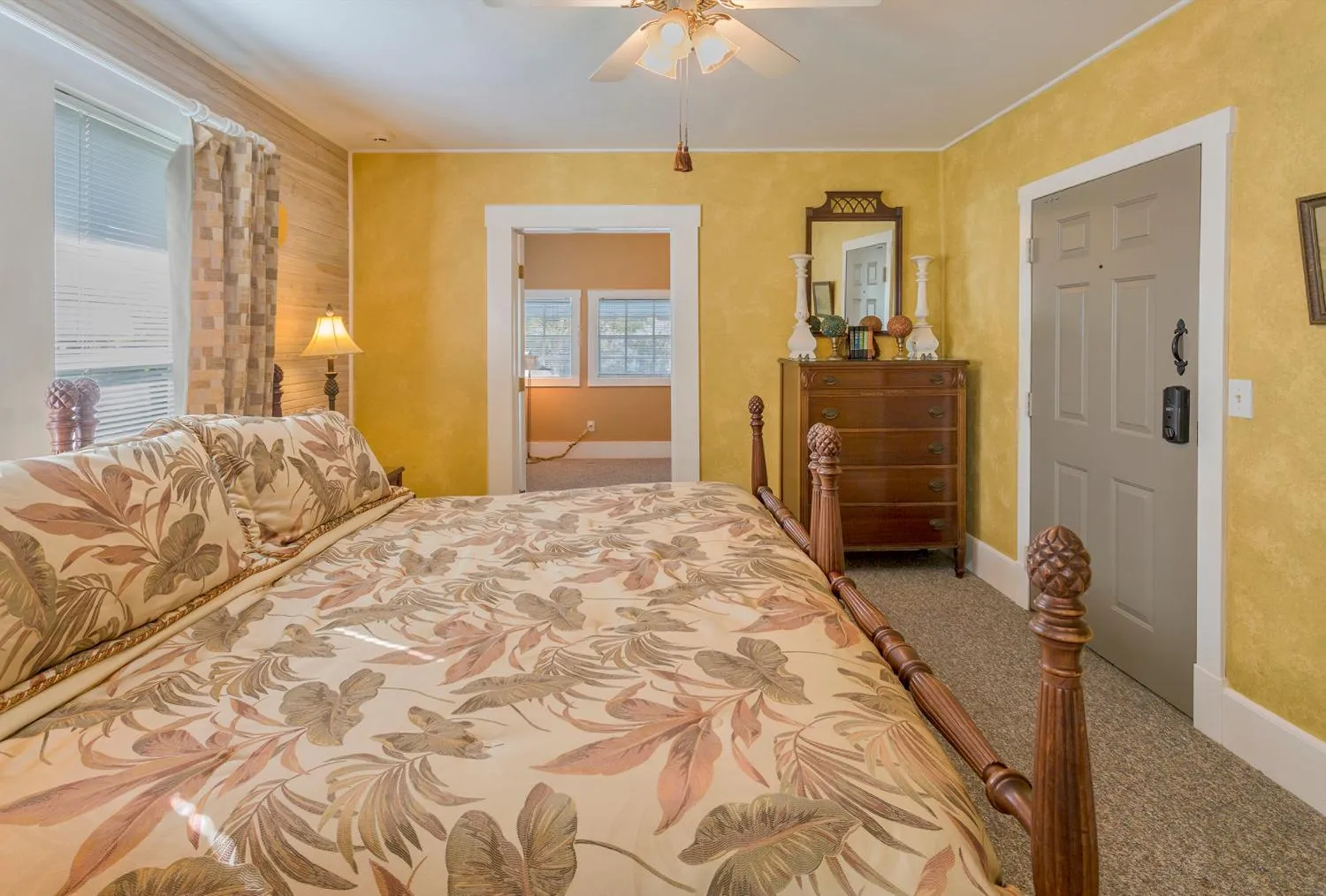 Bed in Meranova Guest Inn