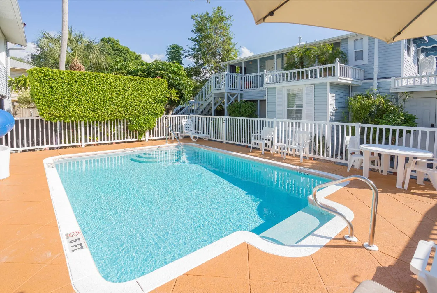 Property building in Meranova Guest Inn