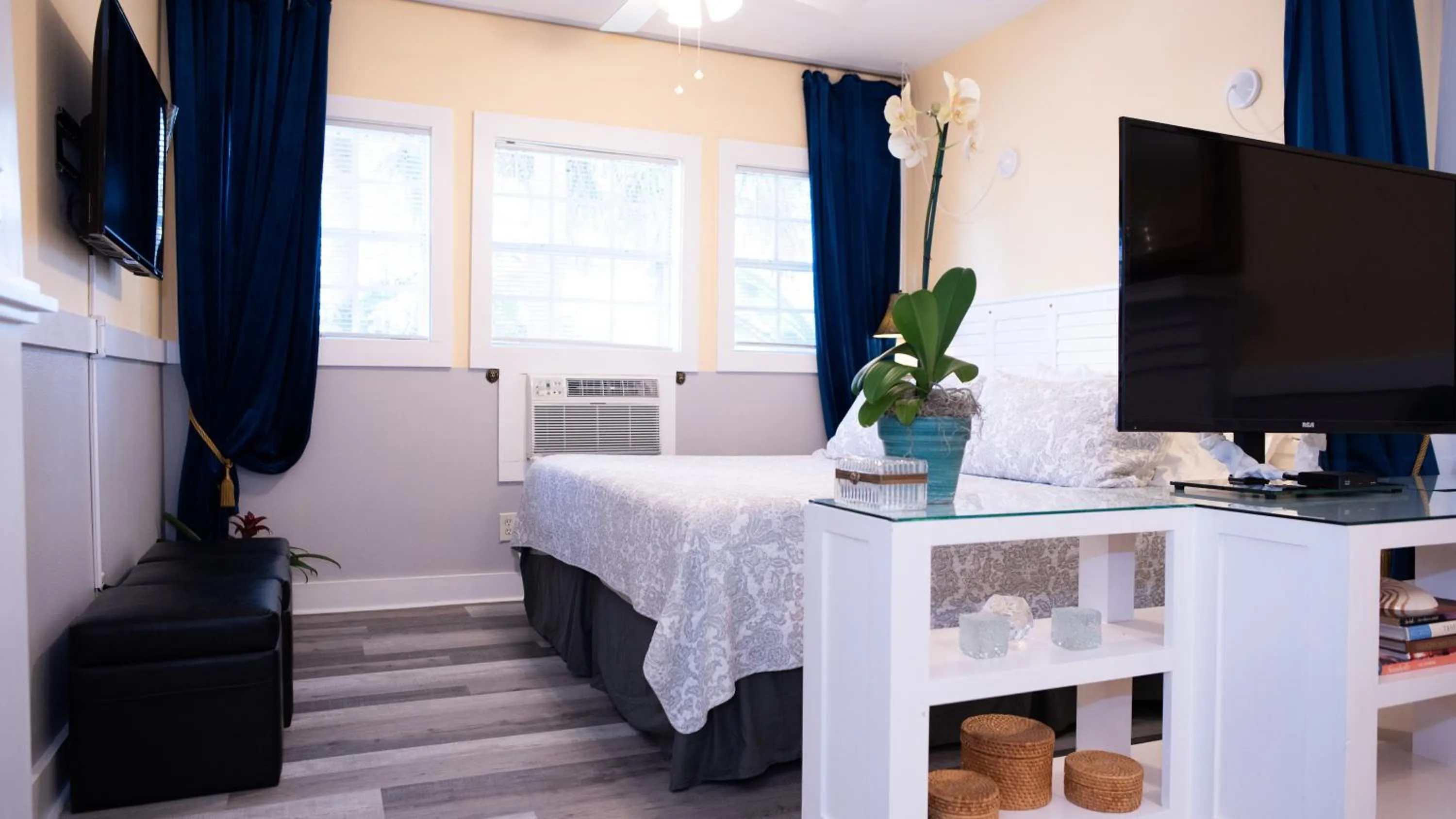 Bed in Meranova Guest Inn