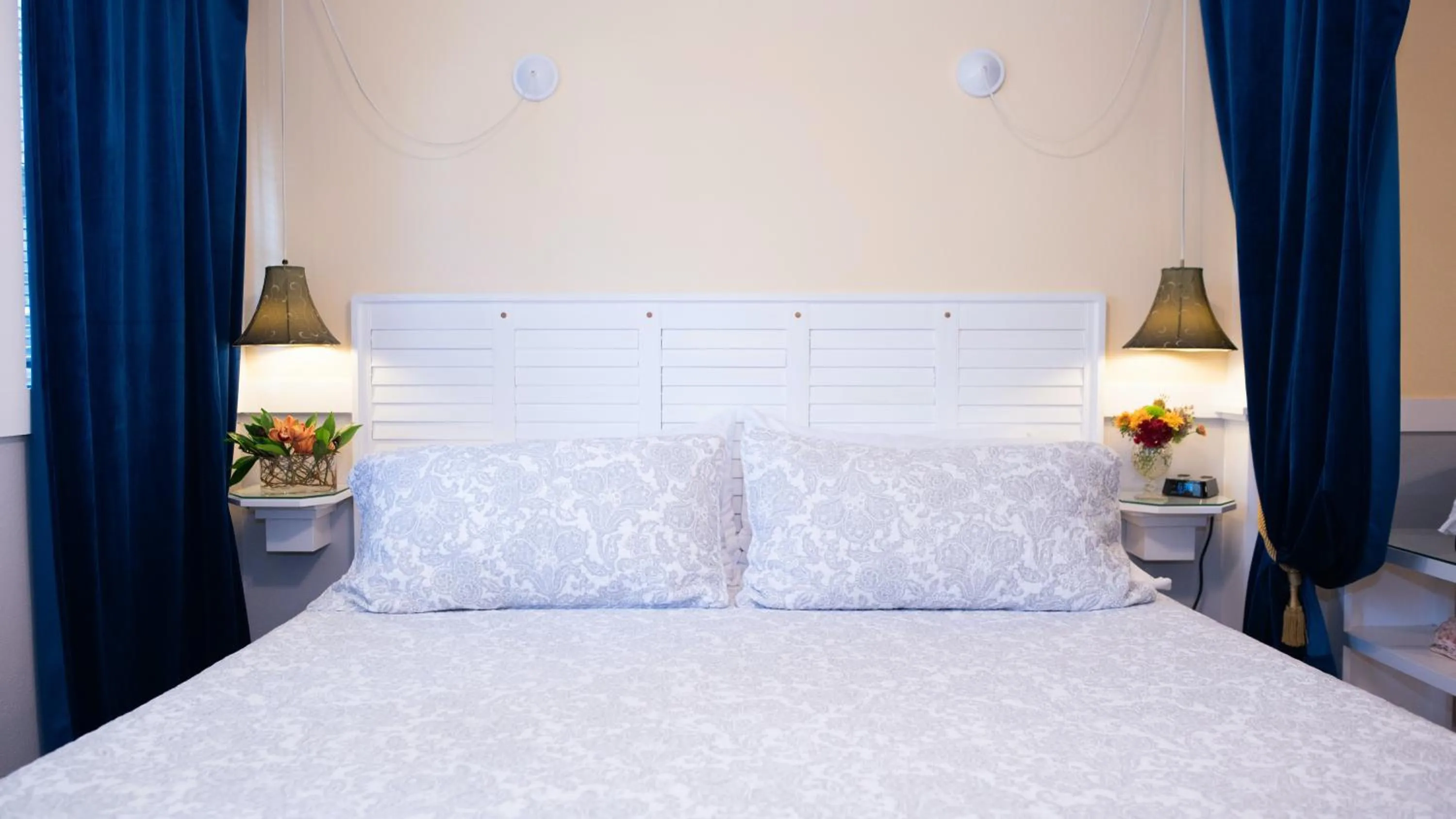 Bed in Meranova Guest Inn