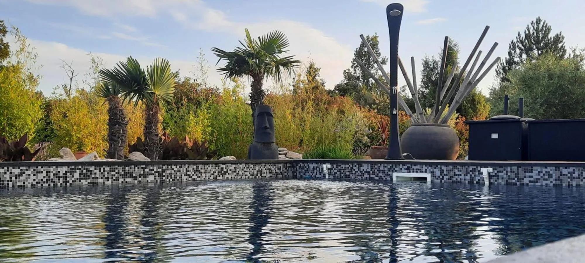 Swimming pool in Villa Otilia-Bed and Breakfast-Chambres d'hôtes en Provence