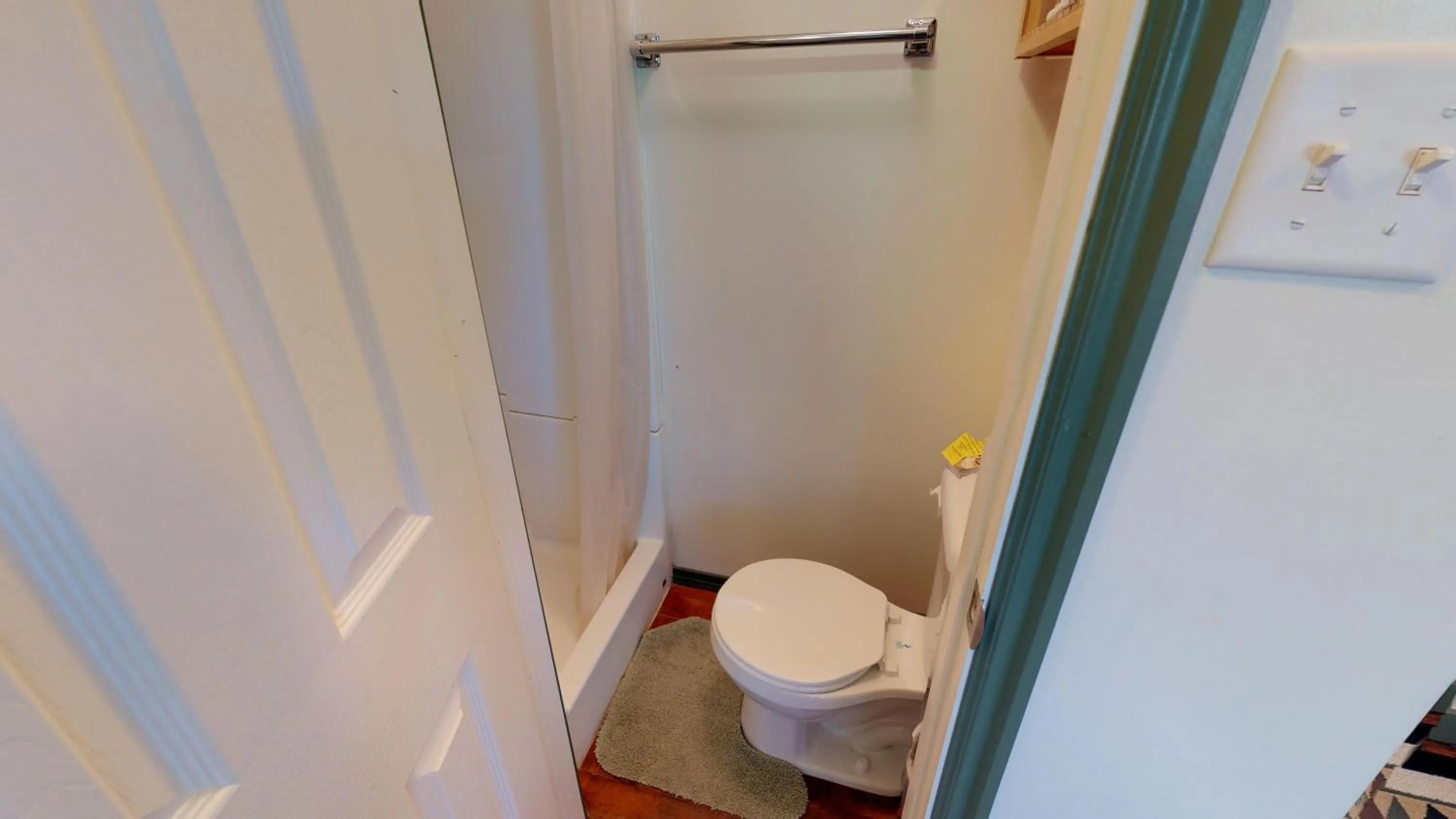 Shower in Hot Tub, Kokopelli Kabyn, Cute and Cozy!