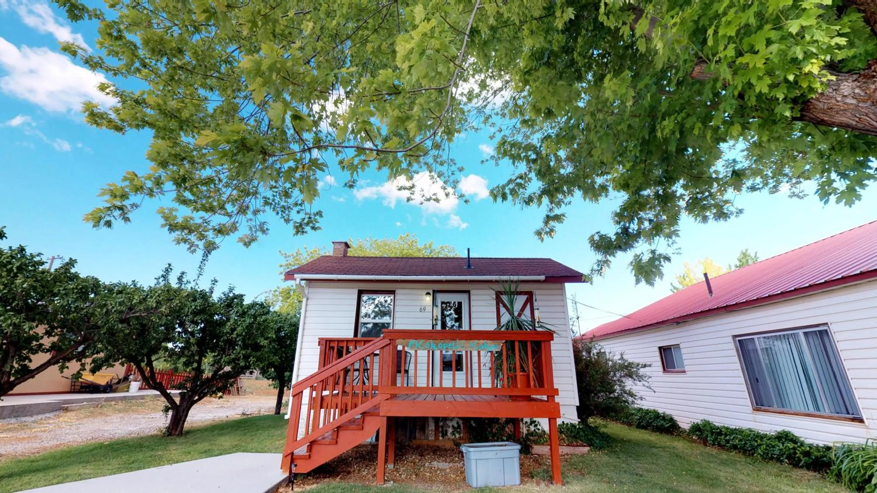 Facade/entrance in Hot Tub, Kokopelli Kabyn, Cute and Cozy!