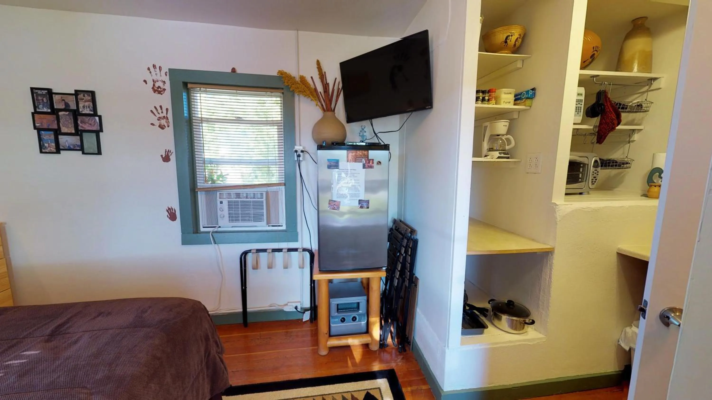 Kitchen or kitchenette in Hot Tub, Kokopelli Kabyn, Cute and Cozy!